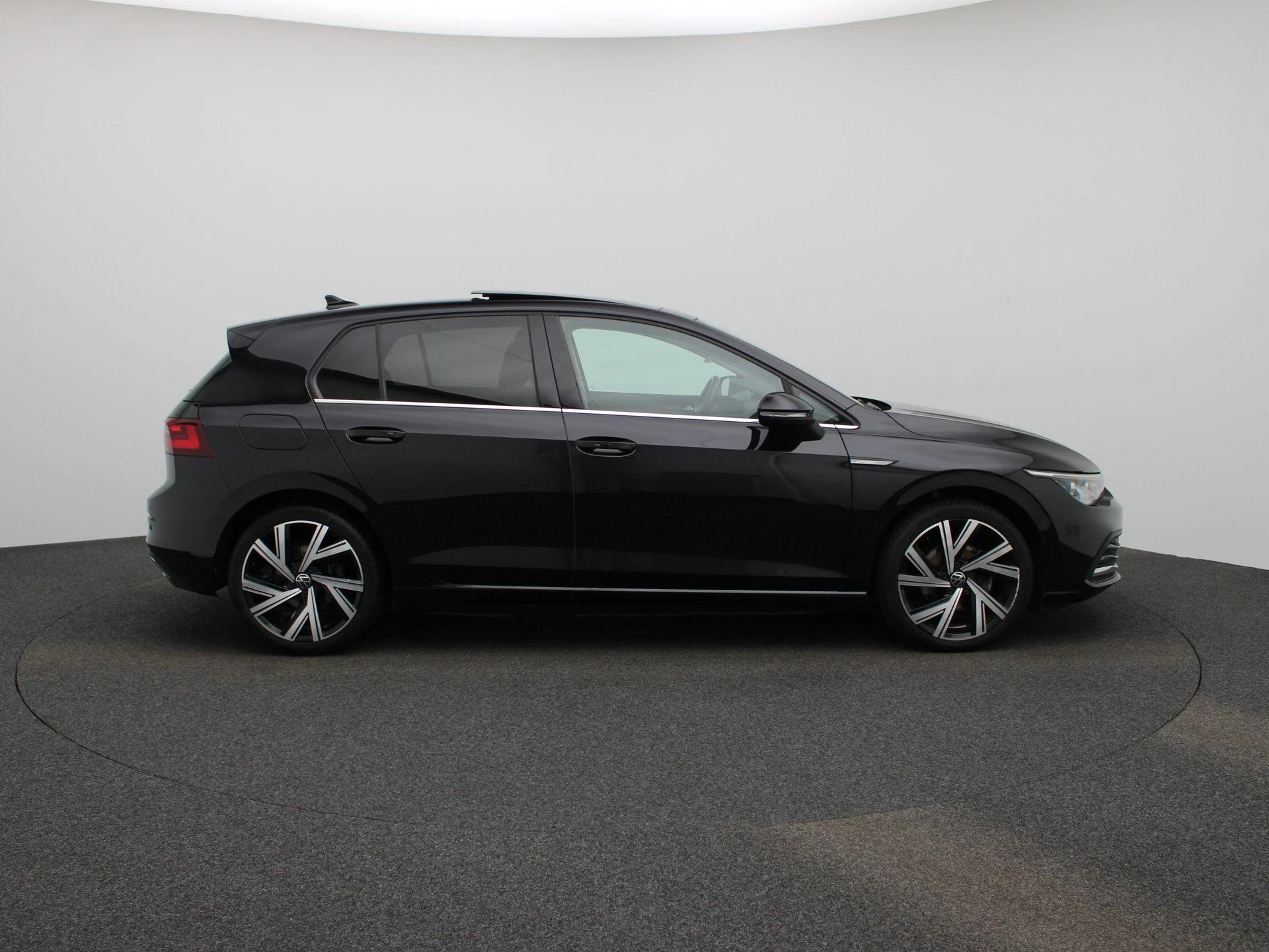 Volkswagen-Golf-image-5