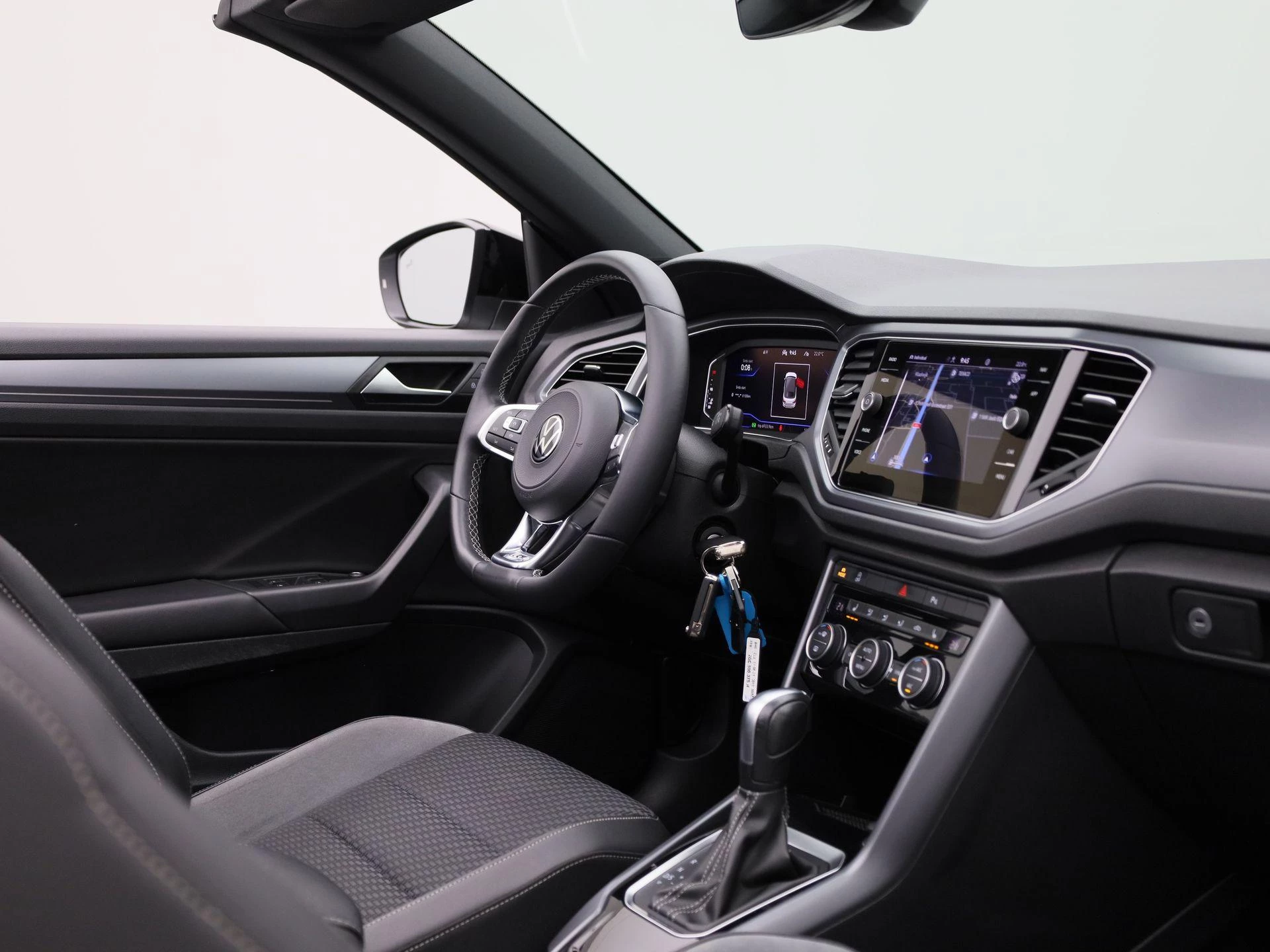 Volkswagen-T-Roc-image-38