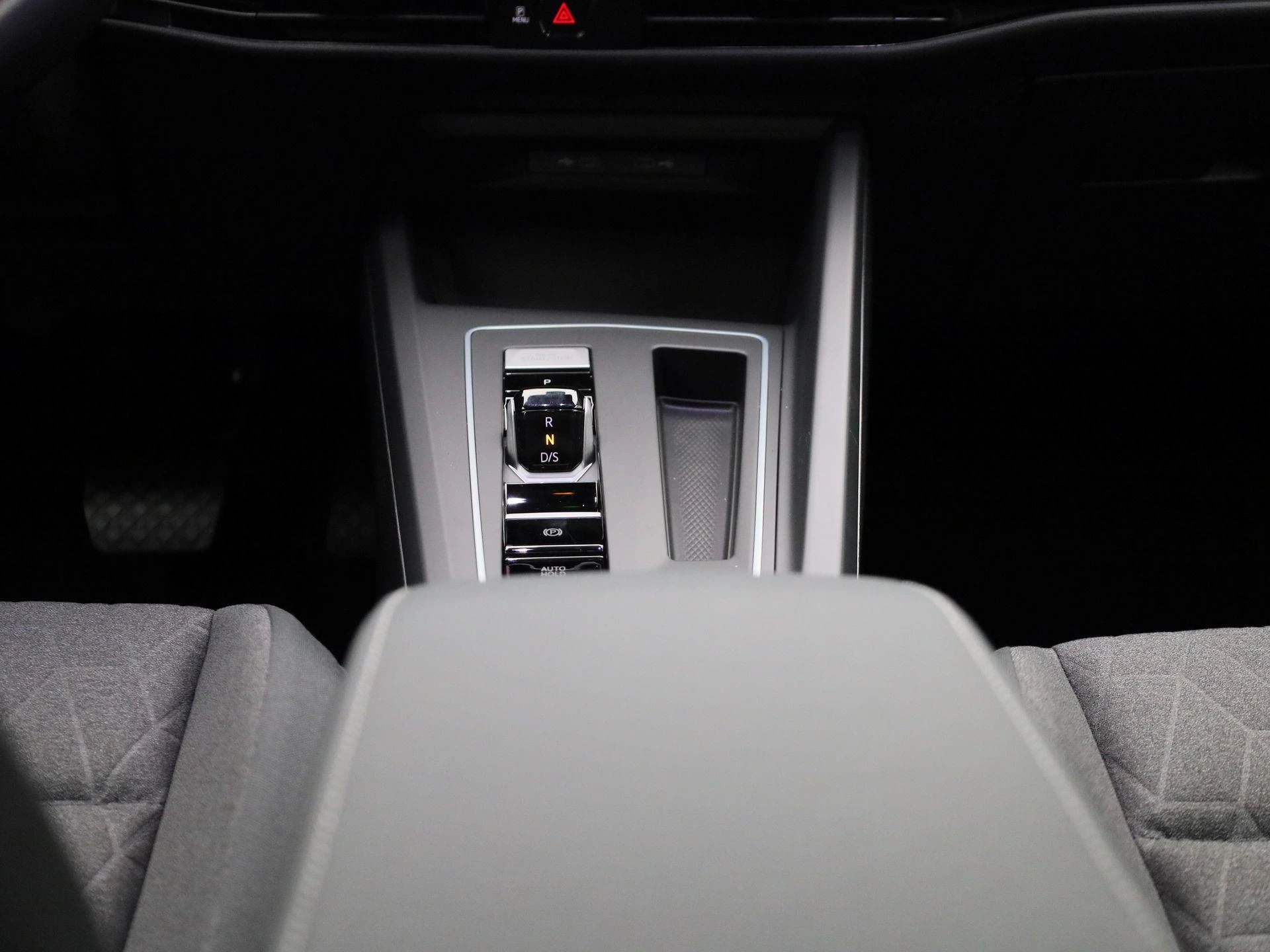 Volkswagen-Golf-image-9