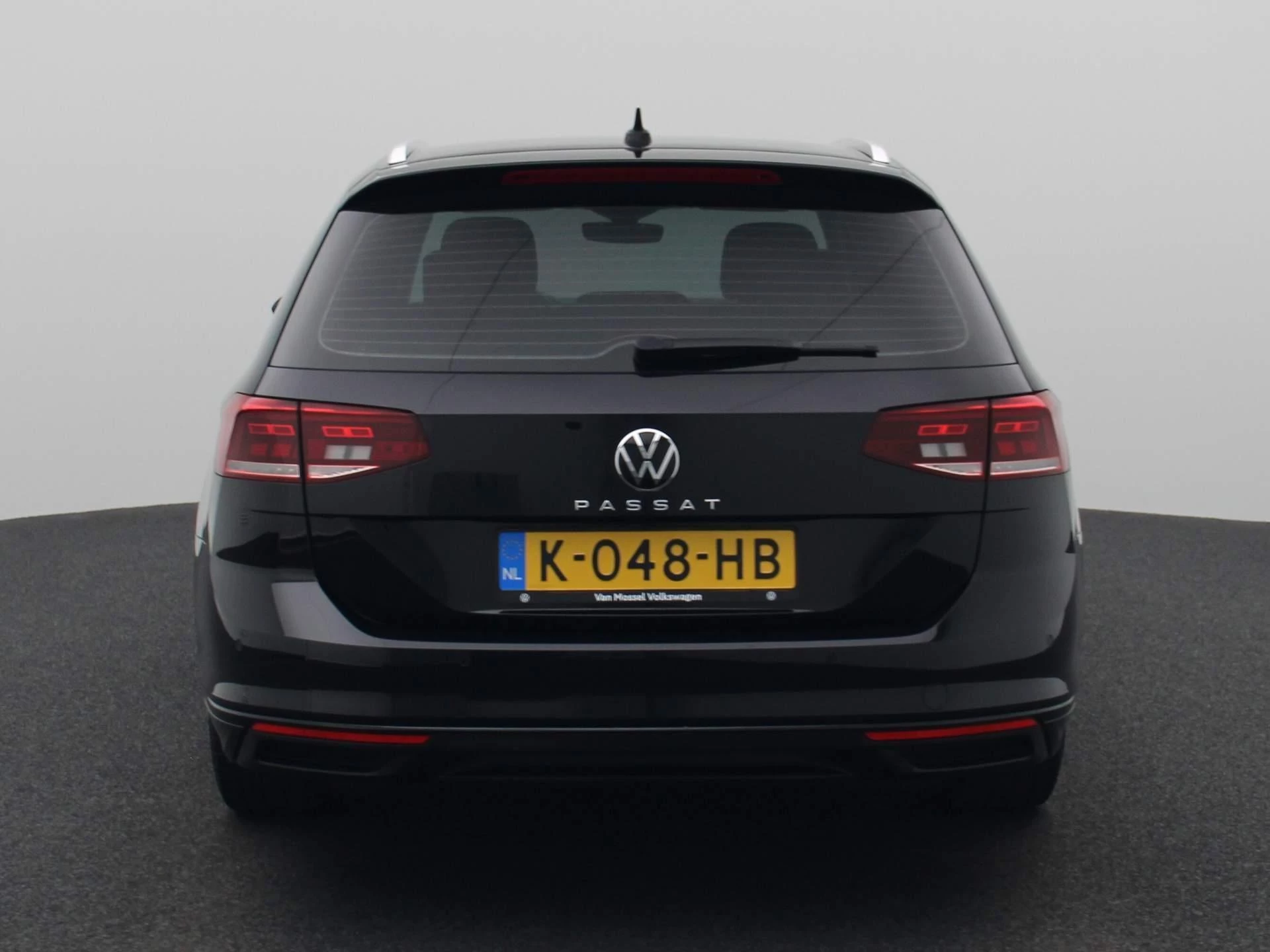 Volkswagen-Passat-image-4