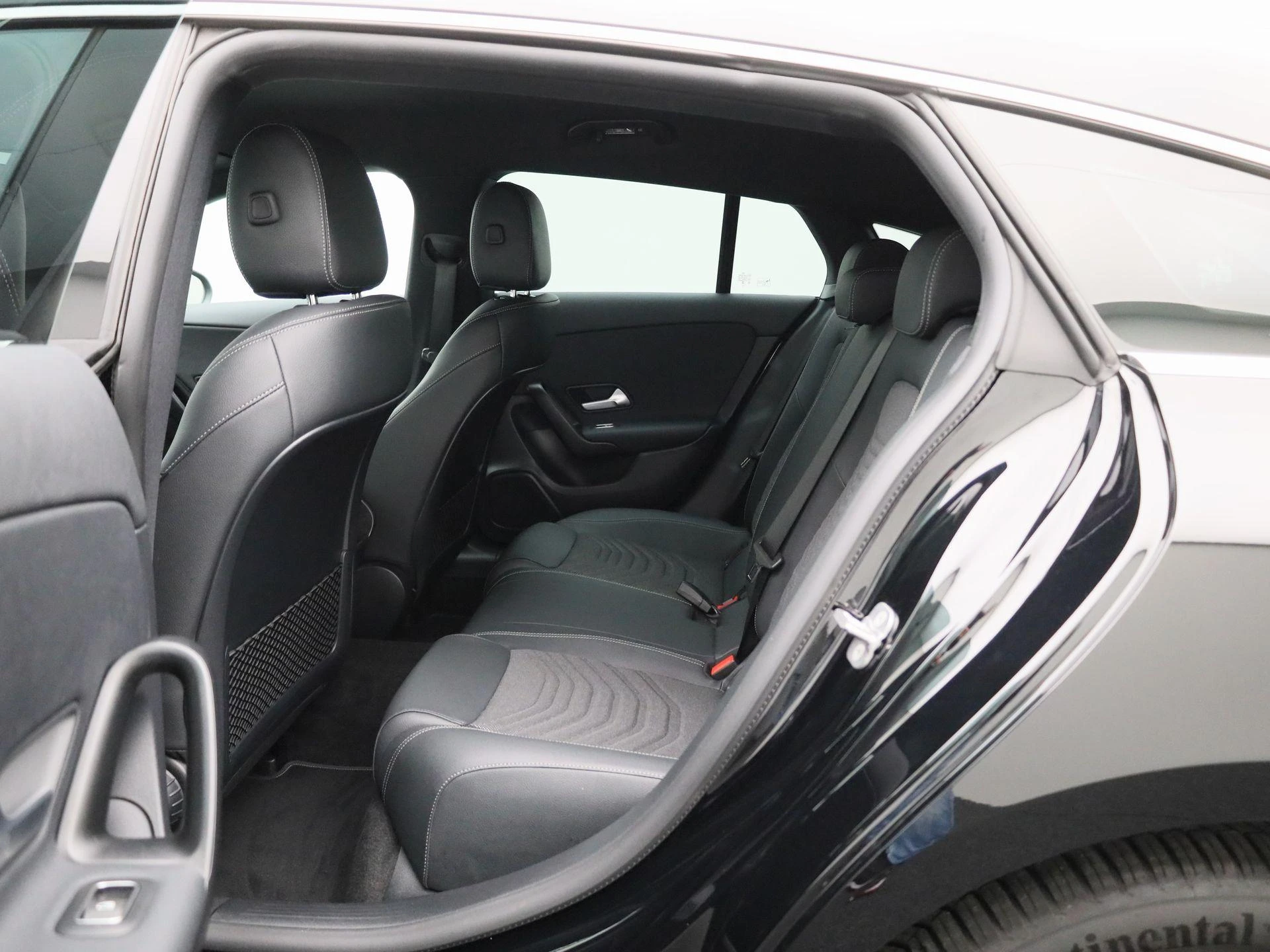Mercedes-Benz-CLA-image-9