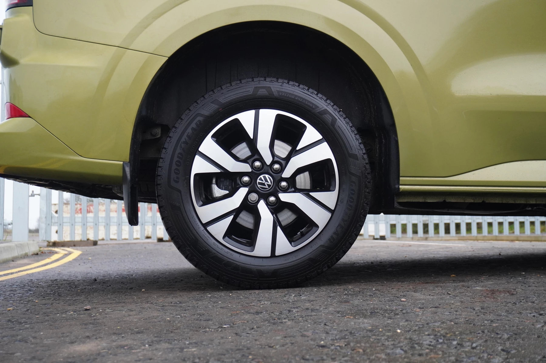 Volkswagen-Transporter-image-20