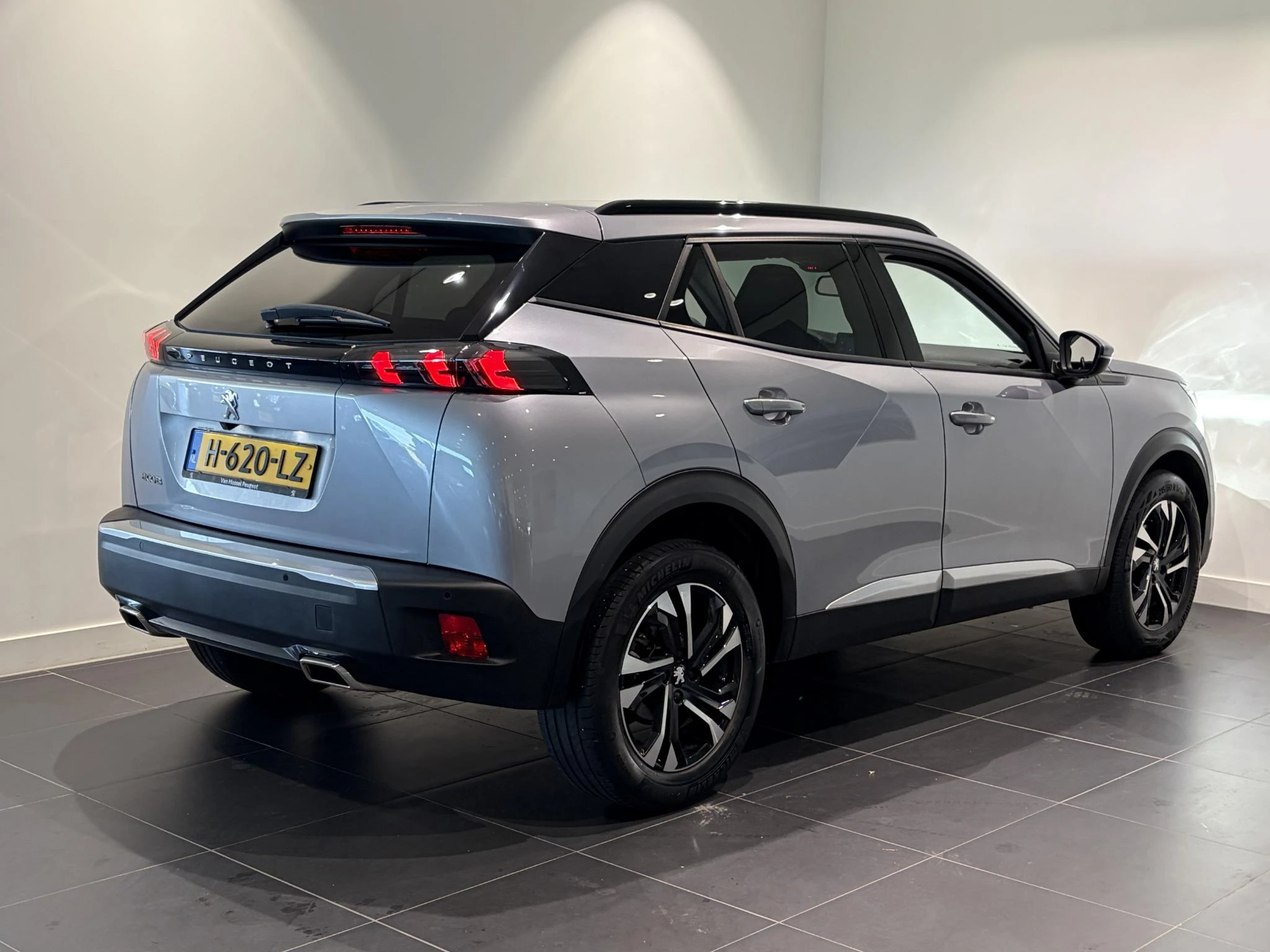 Peugeot 2008 1.2 PureTech Blue Lease Allure
