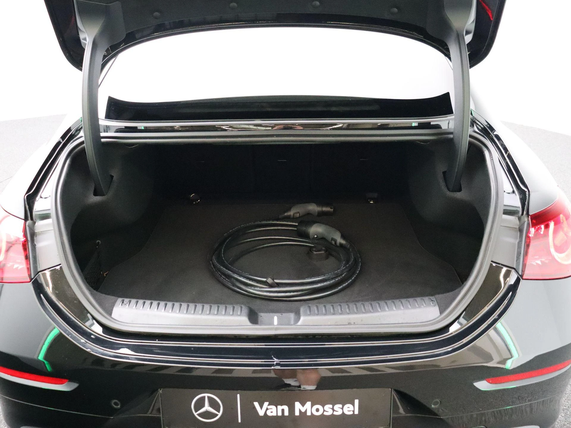 Mercedes-Benz-CLA-image-25