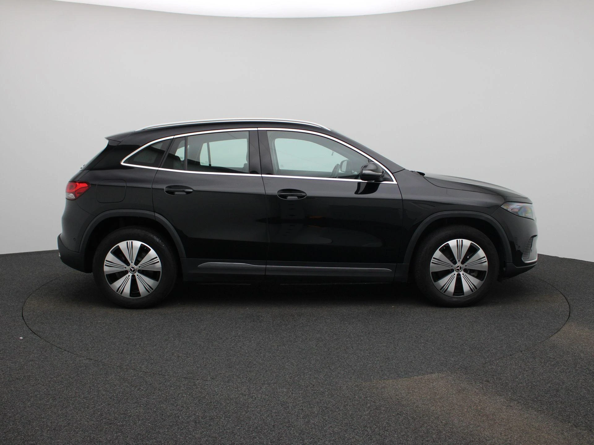Mercedes-Benz-EQA-image-5