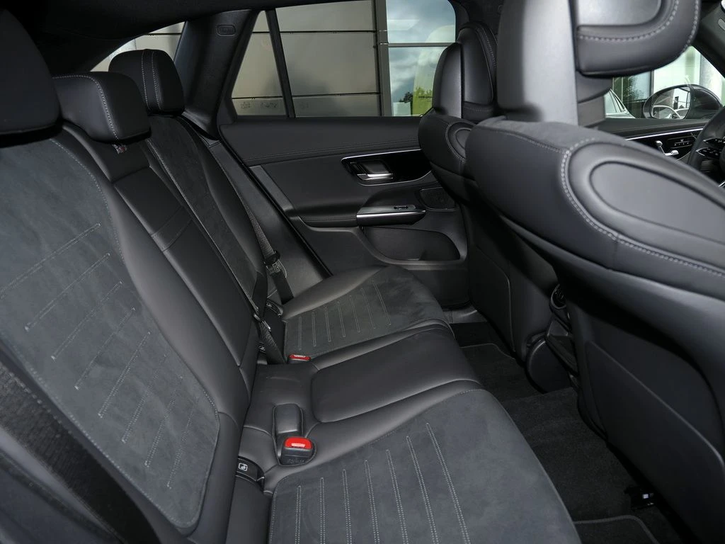 Mercedes-Benz-GLC 300 d-image-13