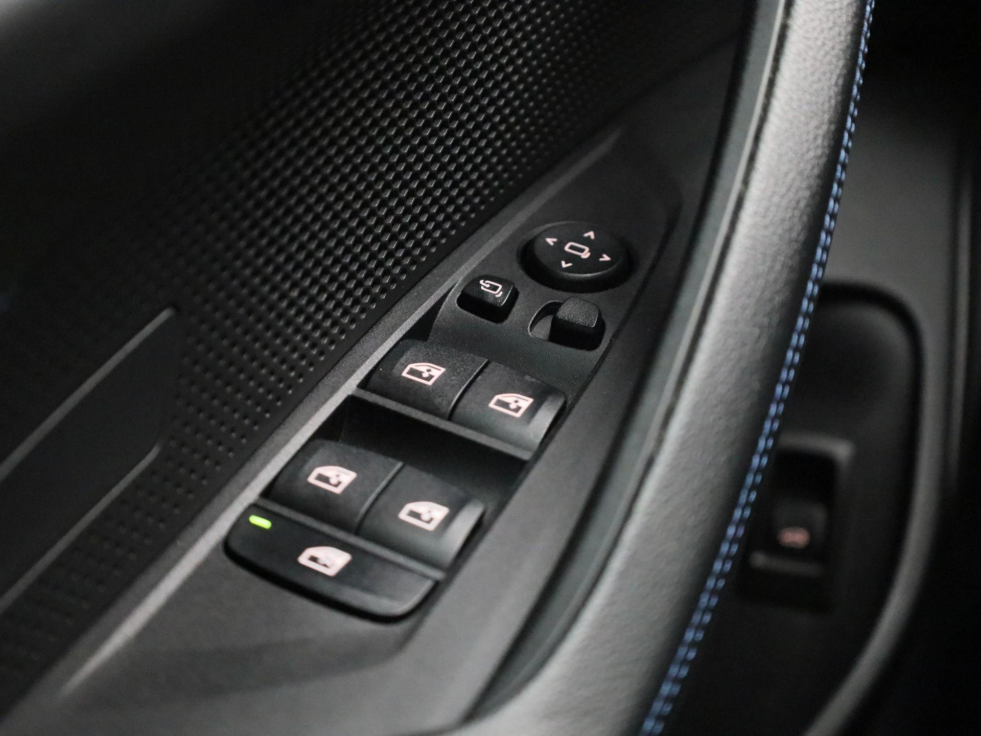 BMW-i4-image-34