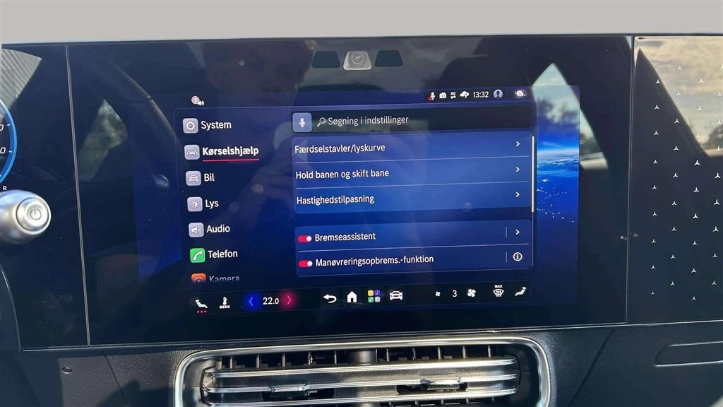 Mercedes-Benz-CLA-image-18