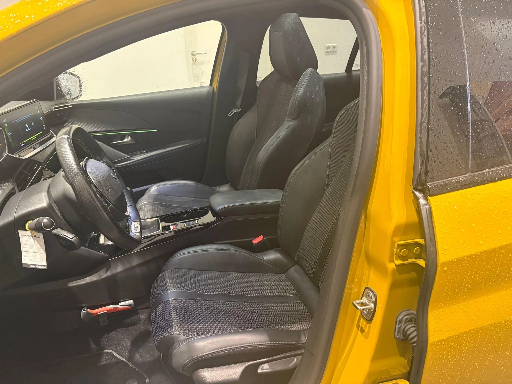 Peugeot-208-image-24