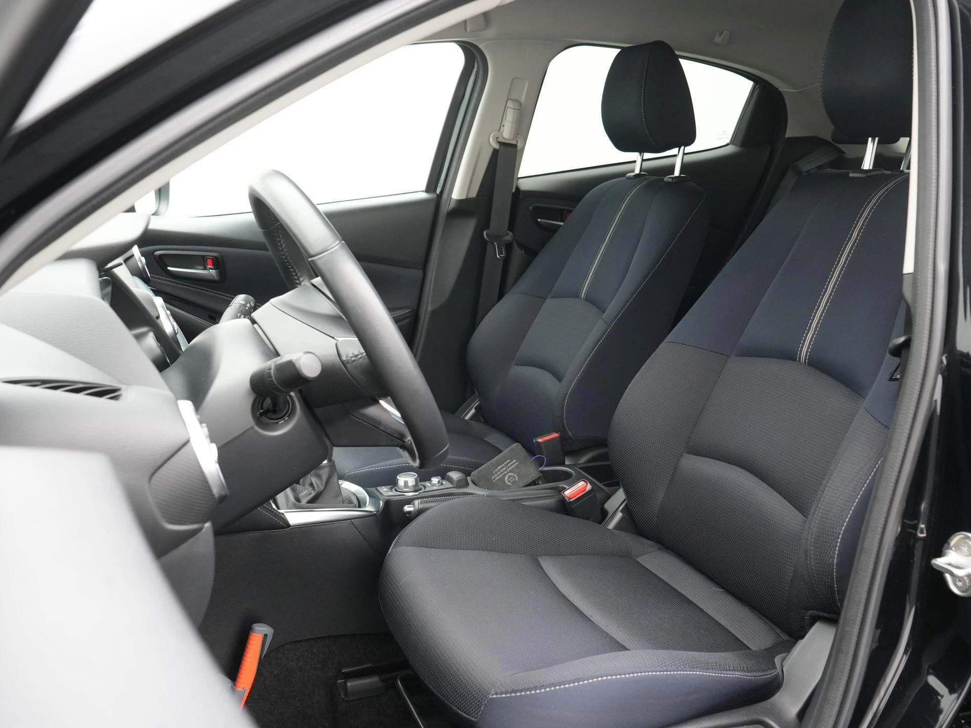 Mazda-2-image-8