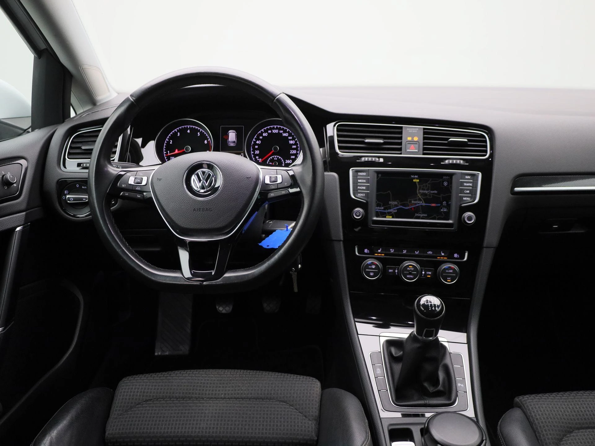 Volkswagen-Golf-image-6