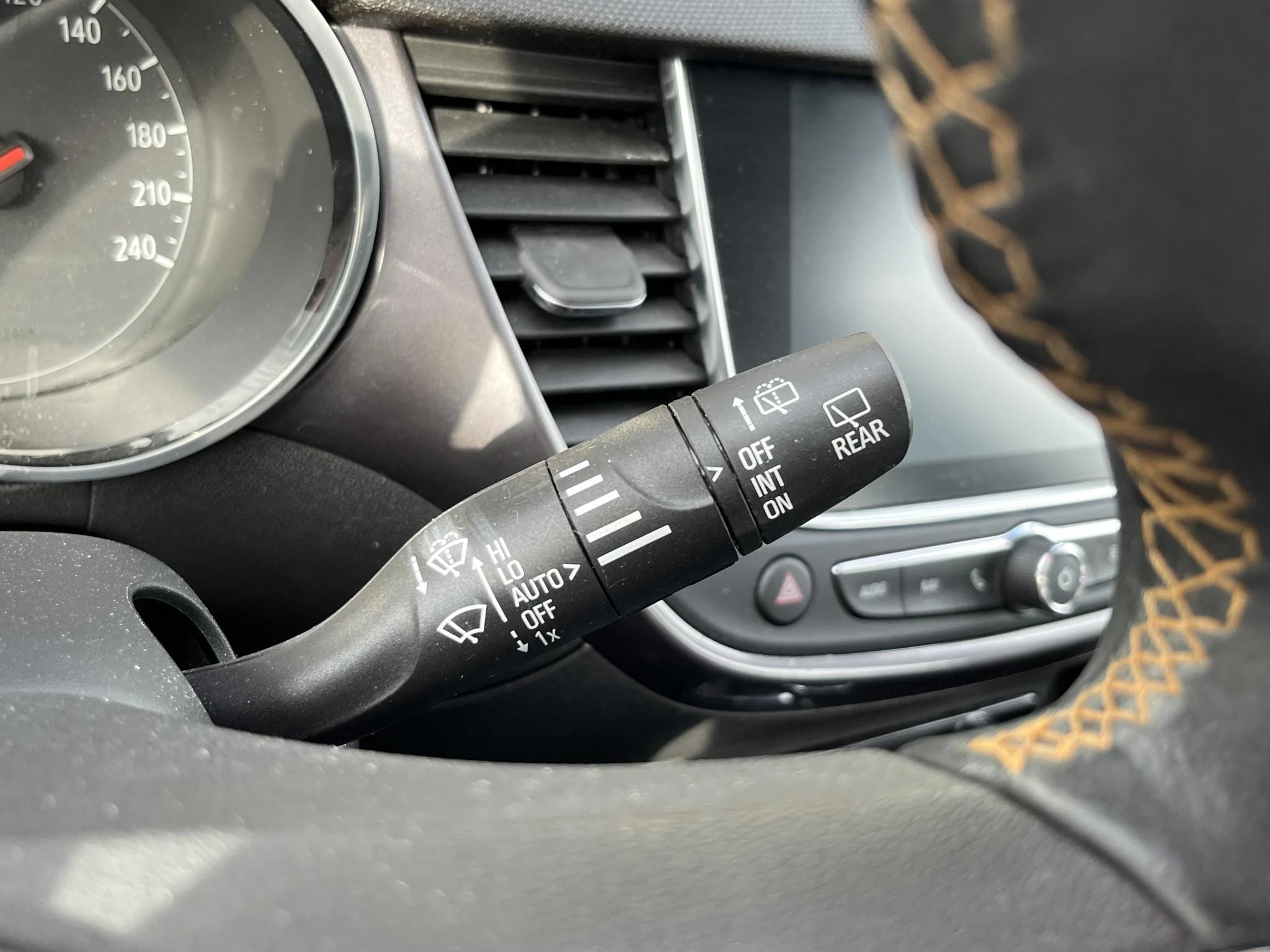 Opel-Crossland X-image-21
