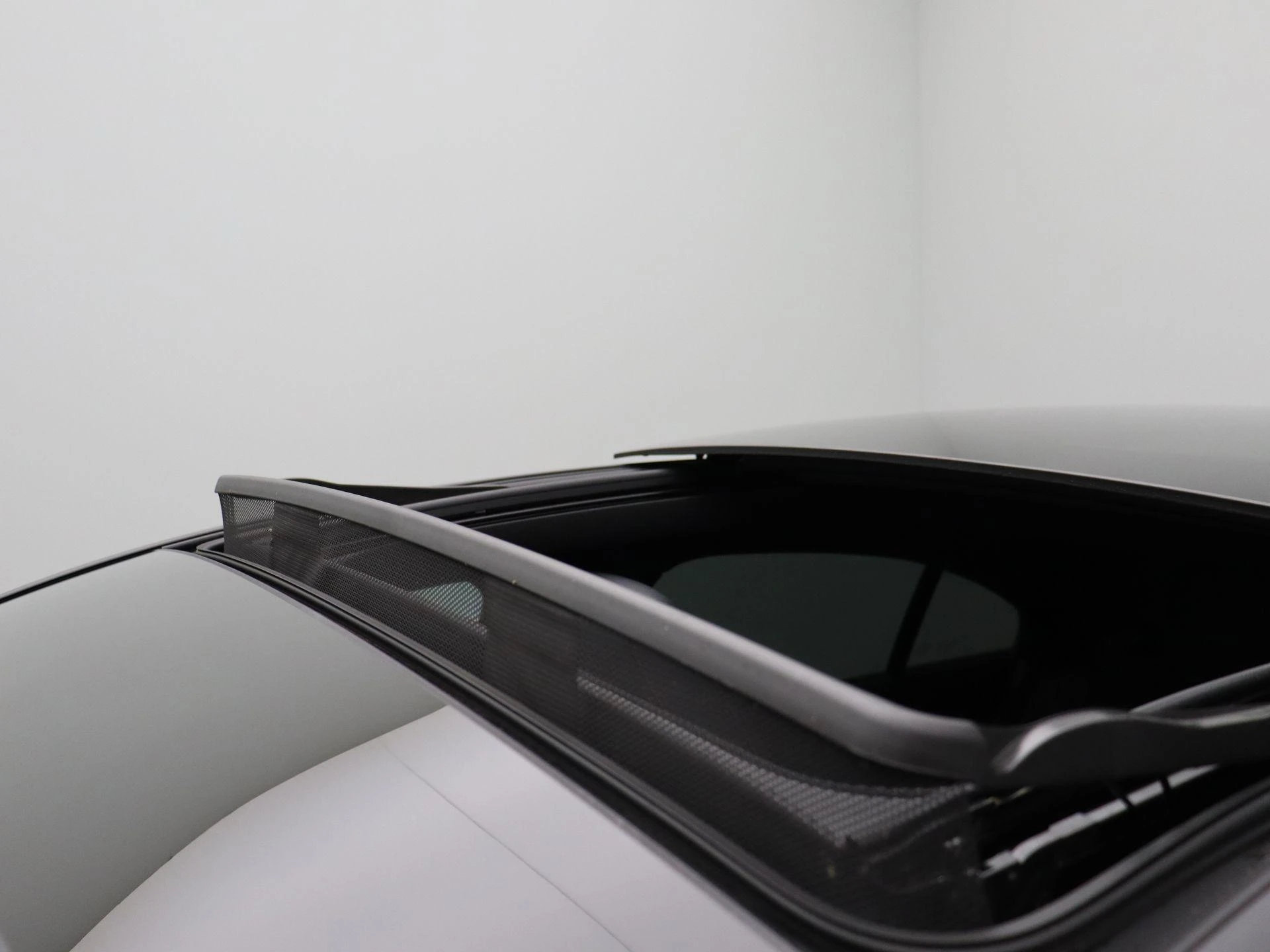 Mercedes-Benz-CLA-image-13