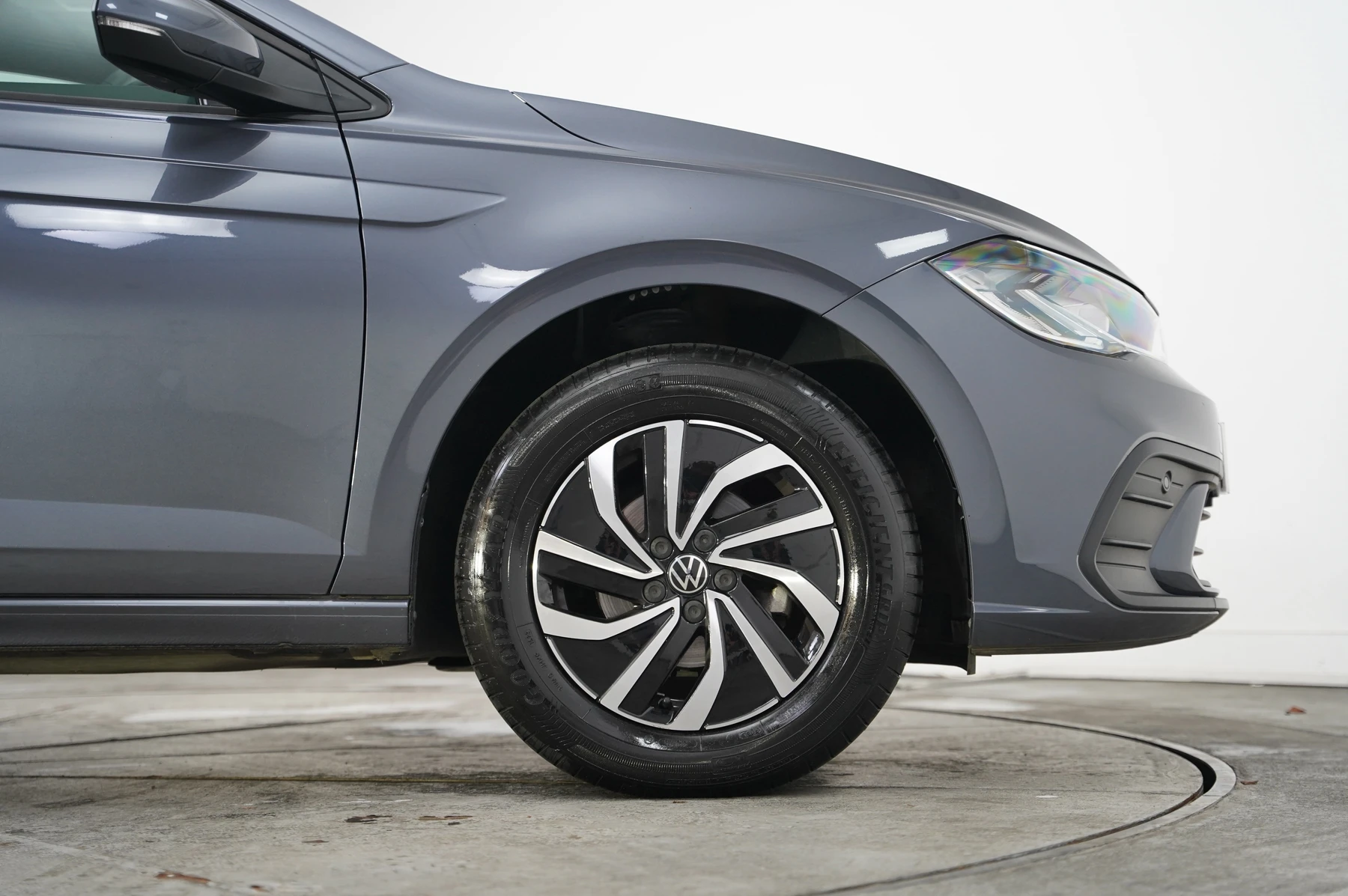 Volkswagen-Polo-image-31