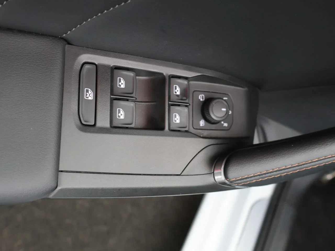 CUPRA Leon Sportstourer ST e-Hybrid (PHEV) Leon Break 1.4e-PHEV 204PK *AUTOMAAT*LEDER*SPORTZETESL*CAMERA*PDC*CRUISE*NAVI*APP-CONNECT*AIRCO*...*