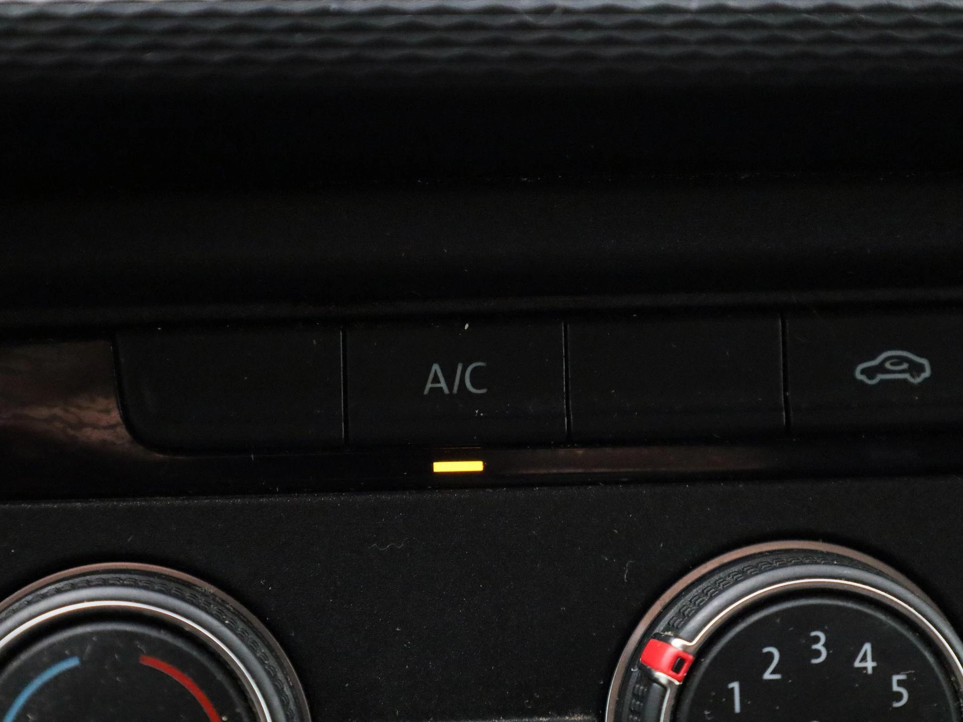 Volkswagen-Transporter-image-23