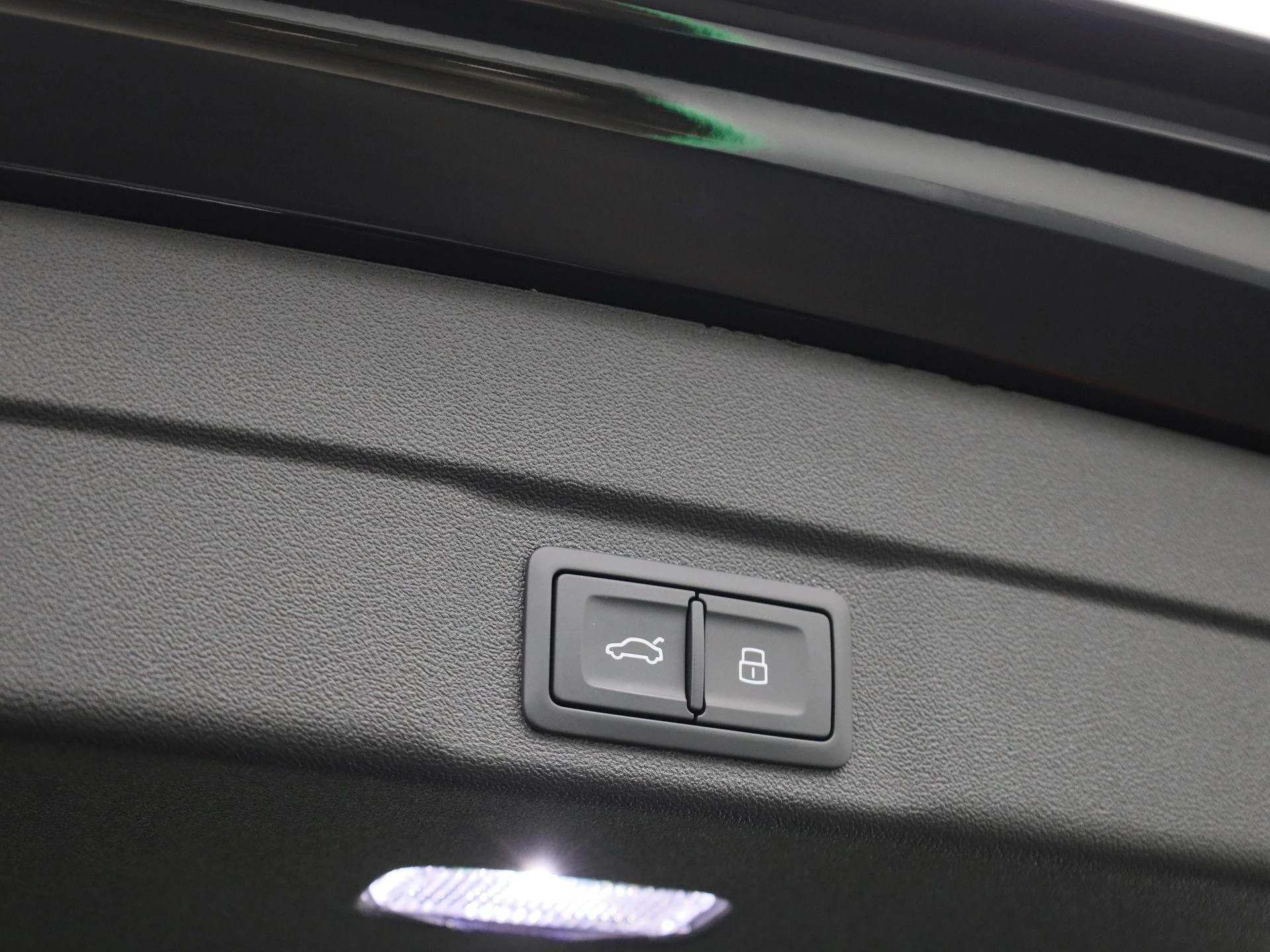 Audi A6 Avant 2.0 e-hybrid quattro S Competition 367 PK