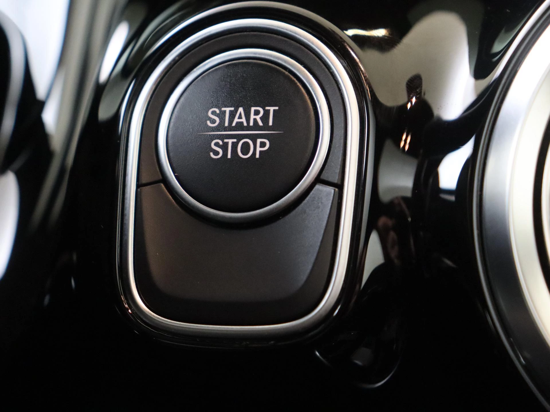 Mercedes-Benz-EQA-image-22