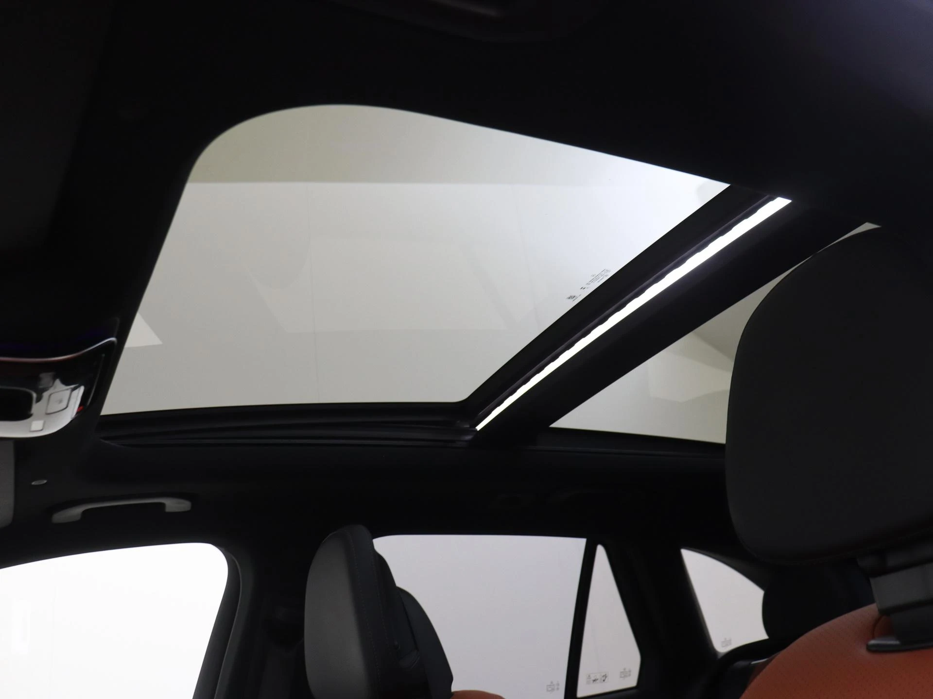 Mercedes-Benz-GLC-image-27