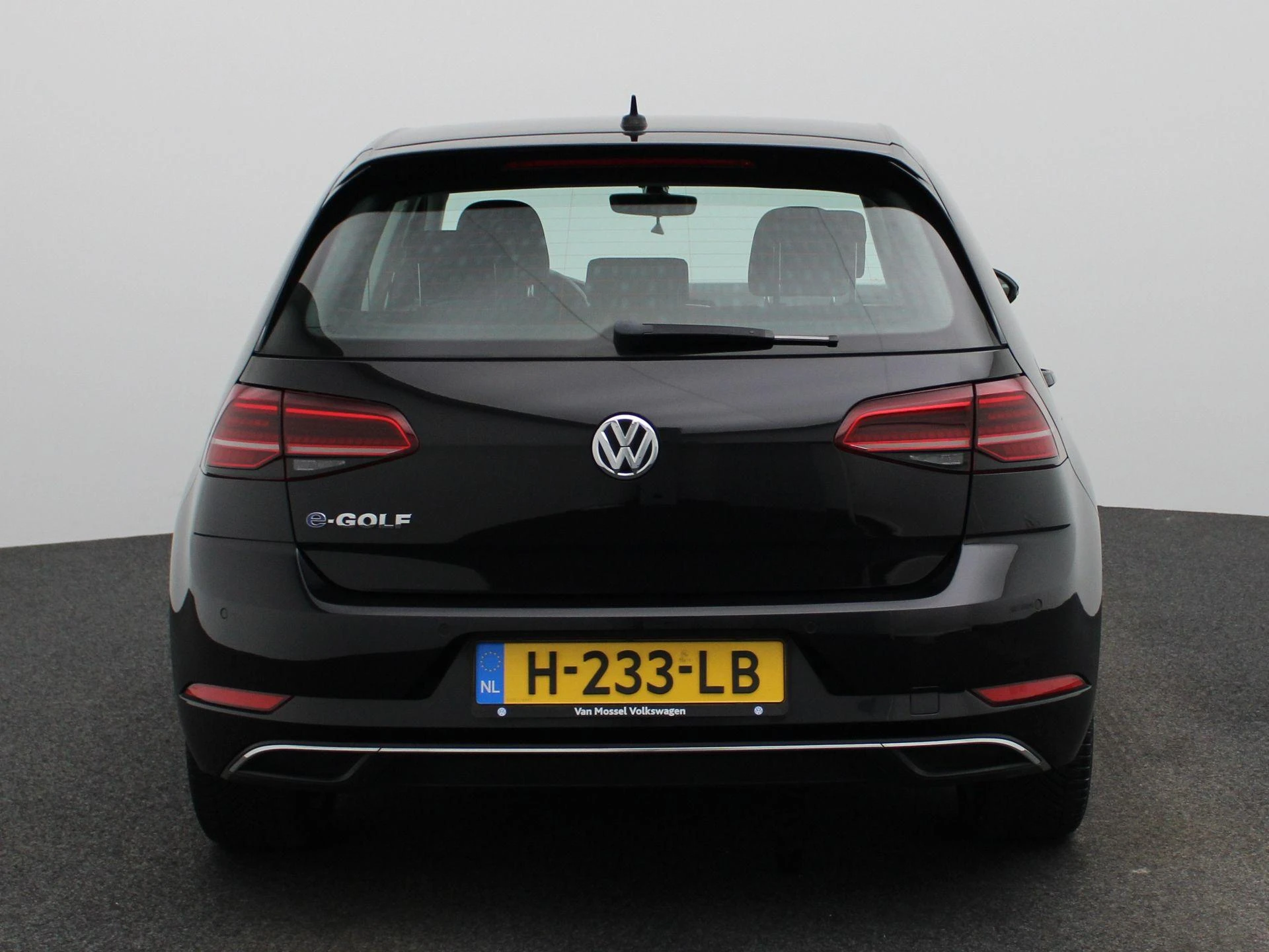 Volkswagen-e-Golf-image-4
