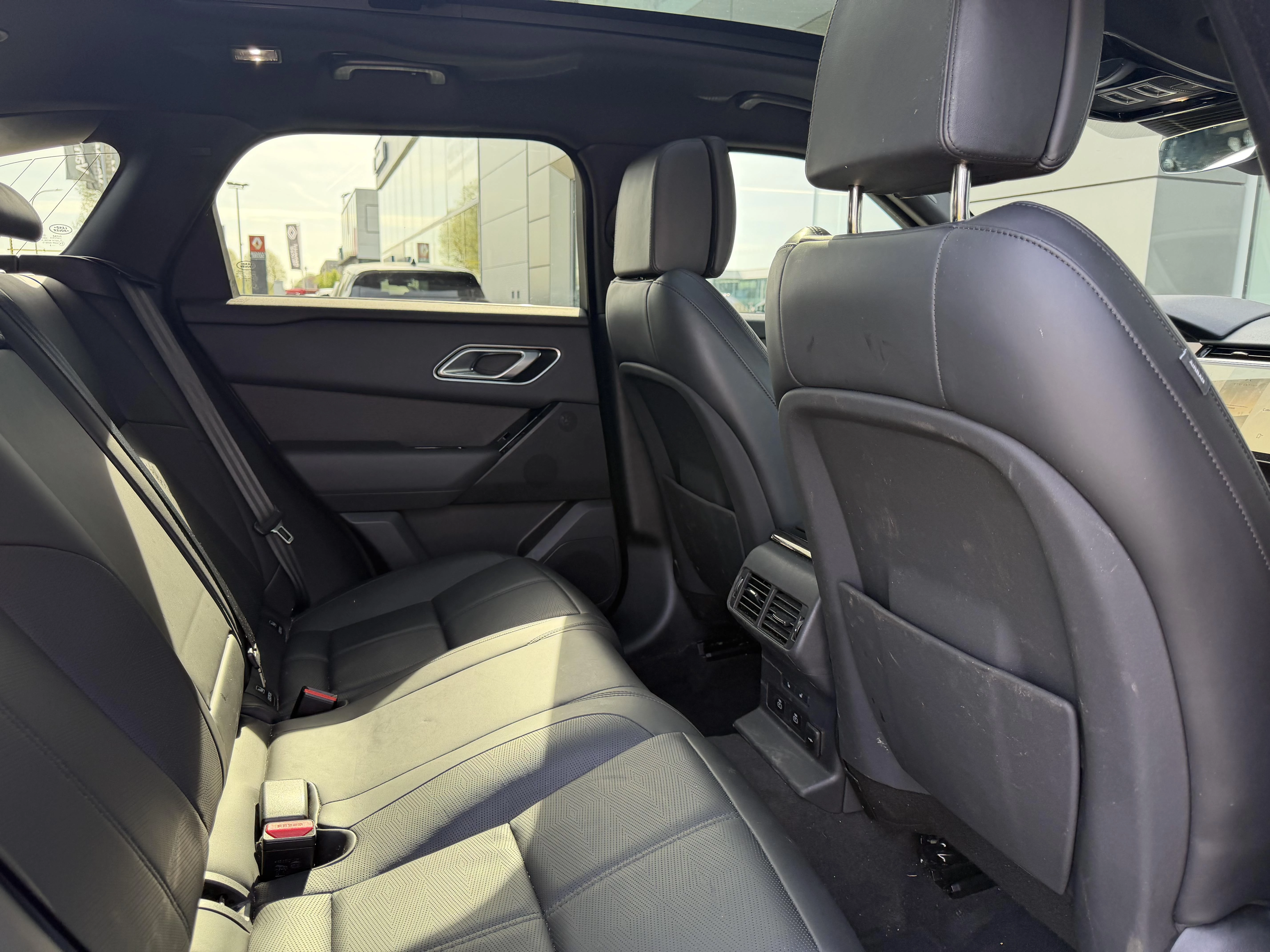 Land Rover-Range Rover Velar-image-11