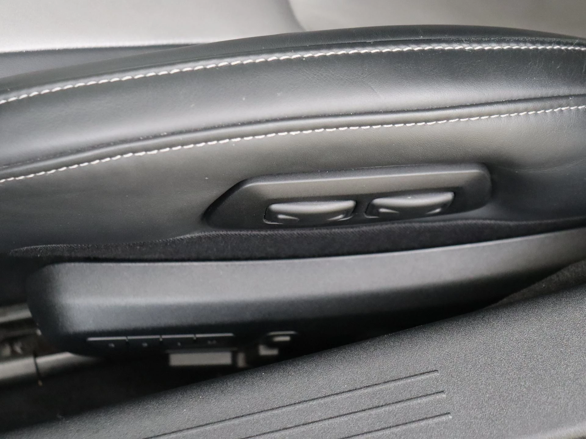 Mercedes-AMG-GT-image-34