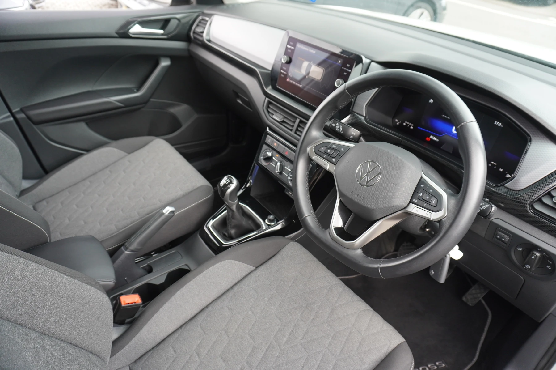 Volkswagen-T-Cross-image-5