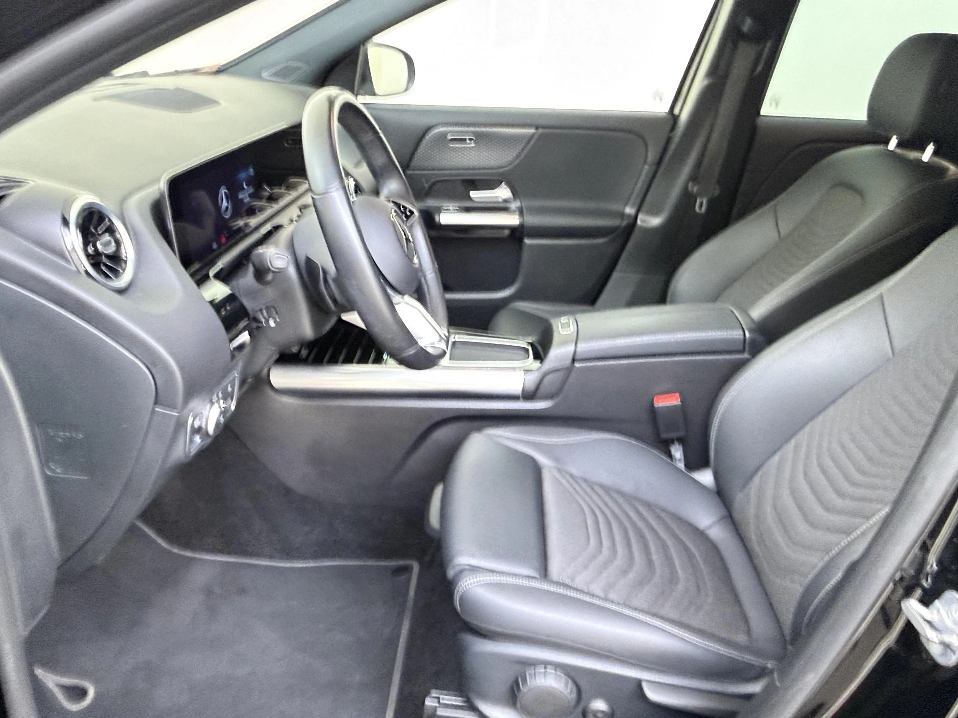 Mercedes-Benz-GLA-image-14