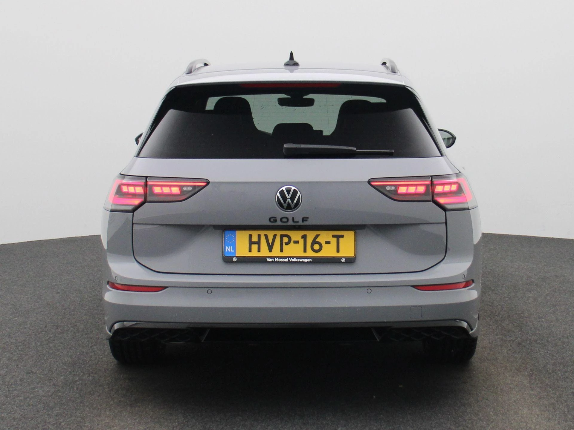 Volkswagen-Golf-image-4