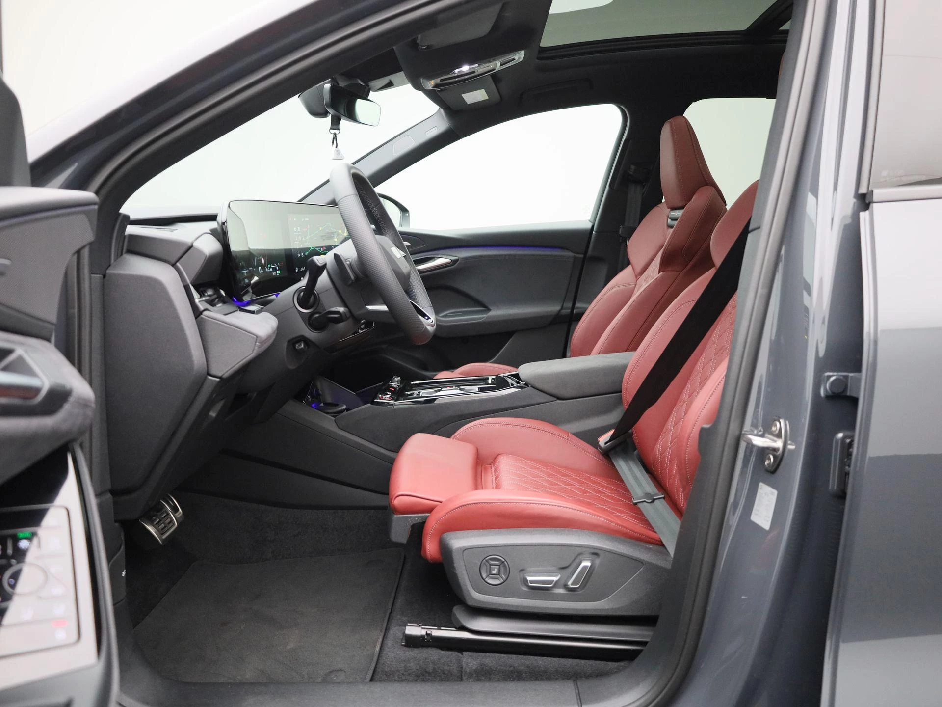 Audi-Q6 e-tron-image-12