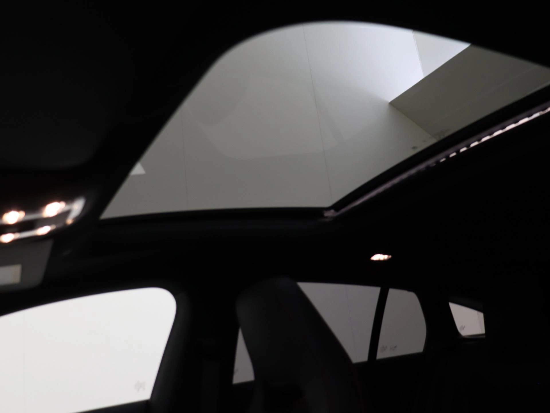 Mercedes-Benz-CLA-image-28