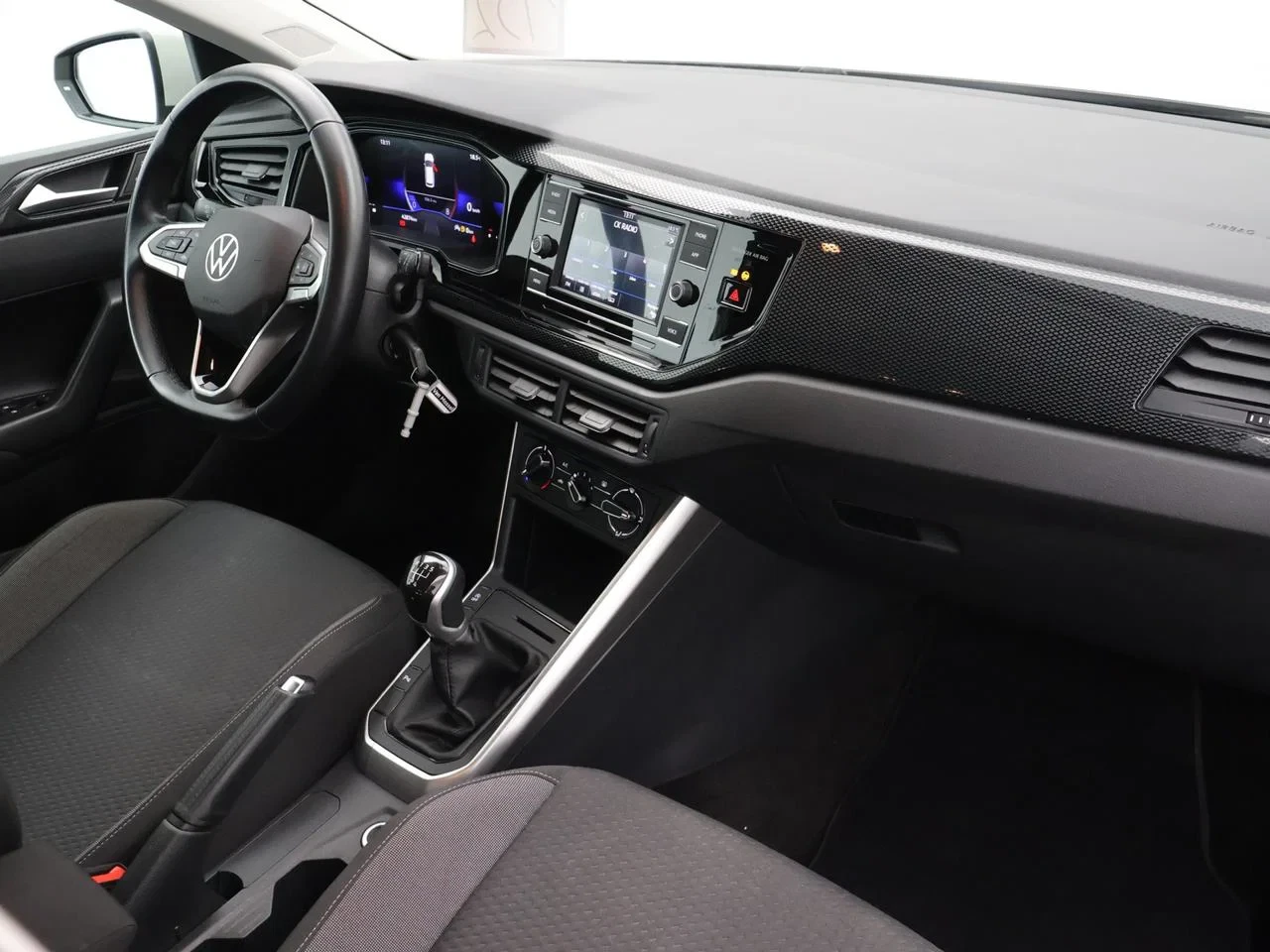 Volkswagen-Polo-image-16