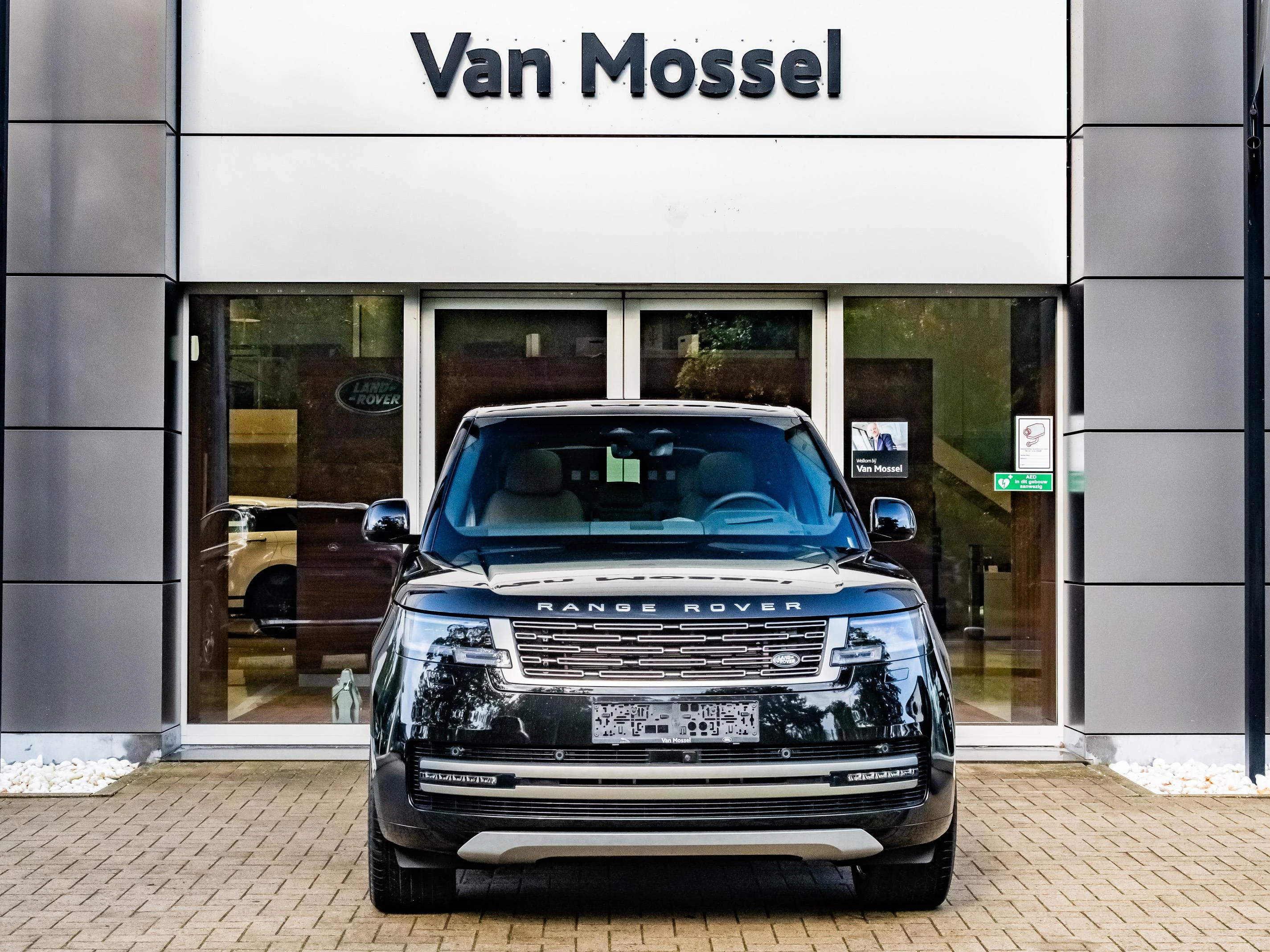 Land Rover-Range Rover-image-1
