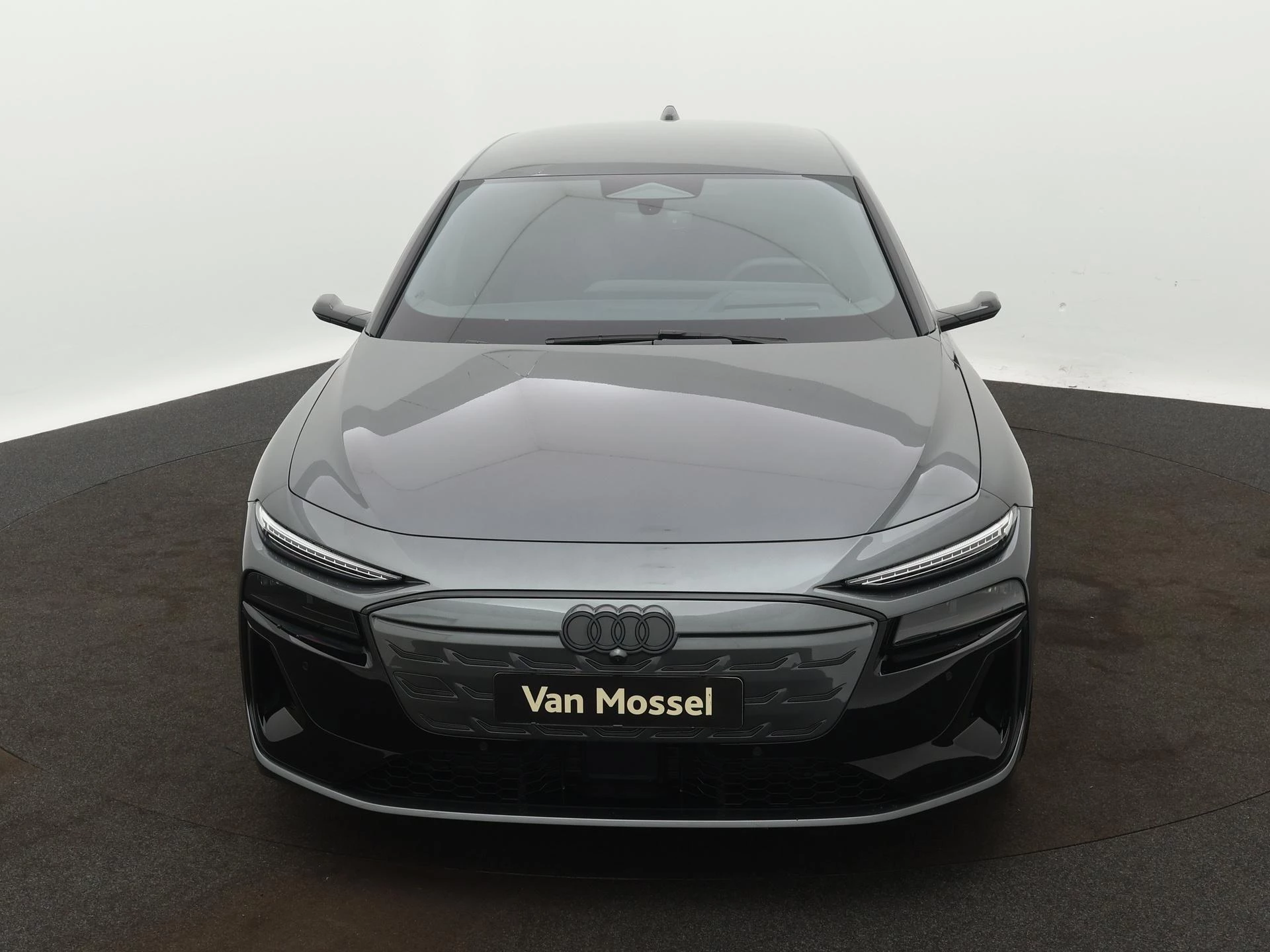 Audi-A6 Avant e-tron-image-4