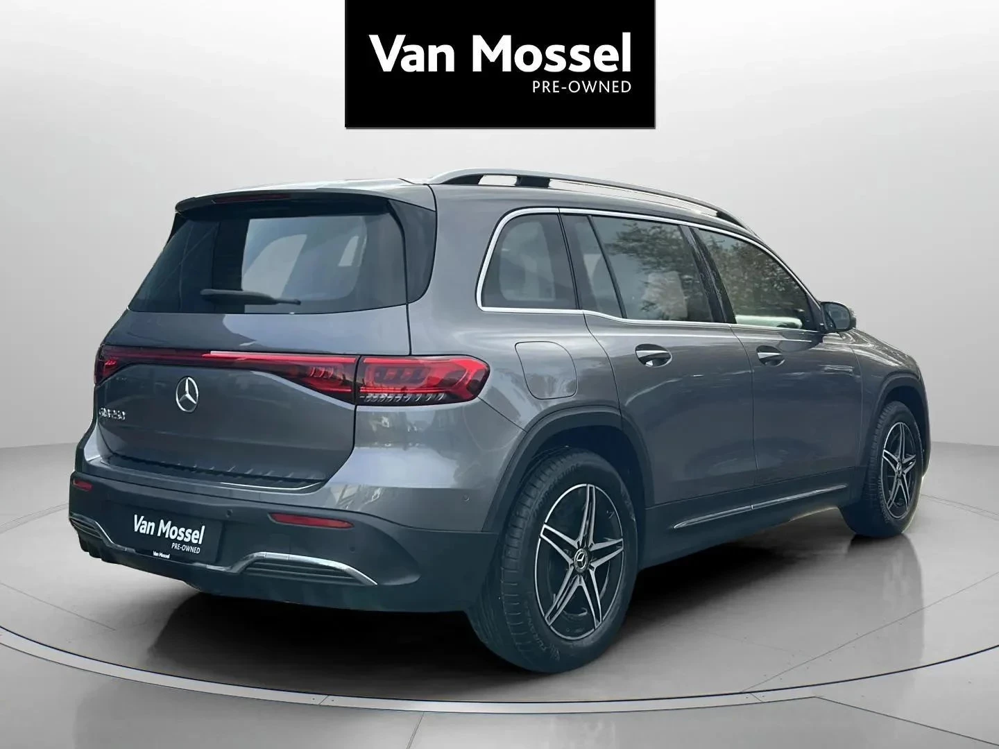 Mercedes-Benz-EQB-image-4