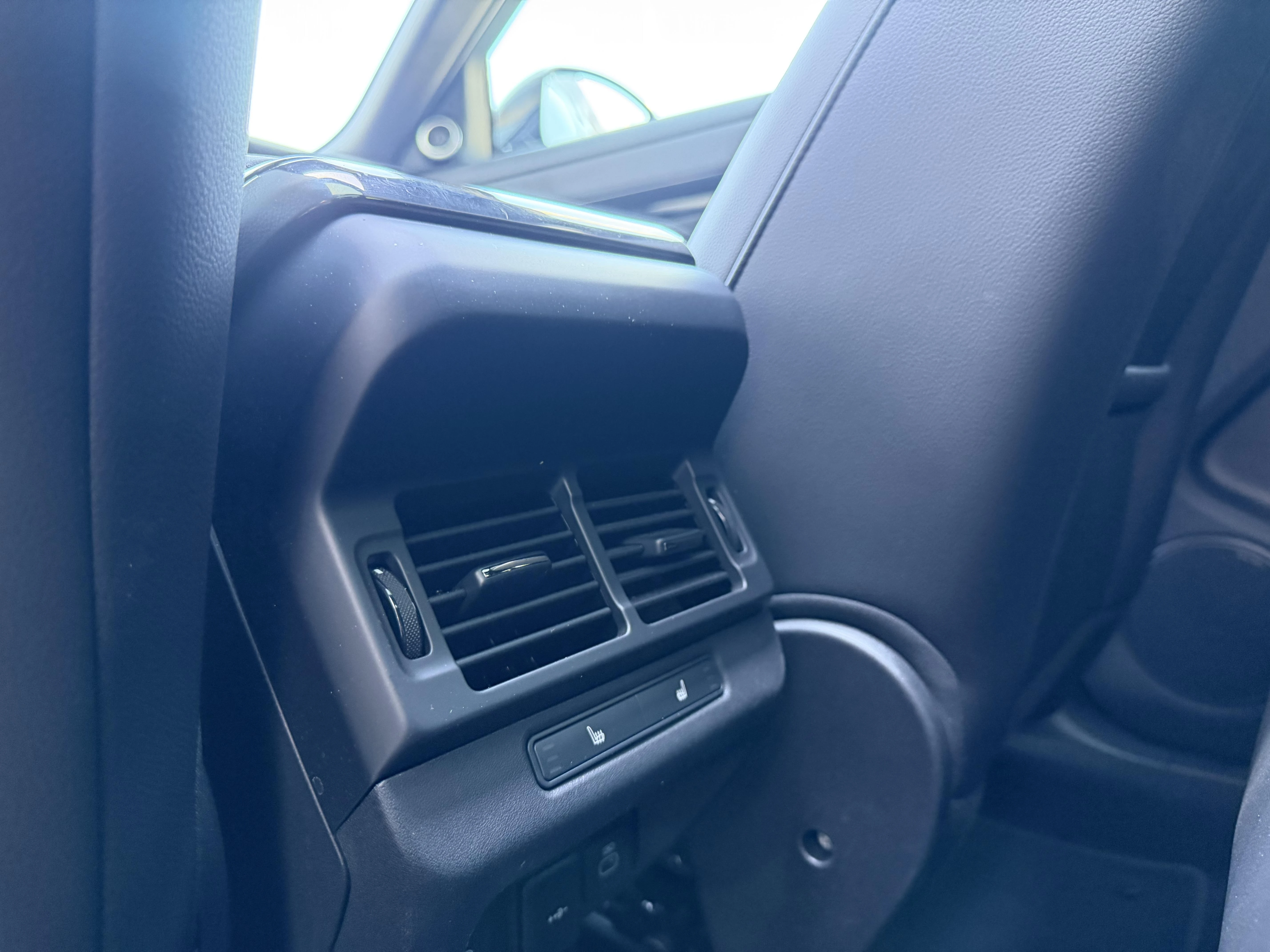 Land Rover-Range Rover Evoque-image-26