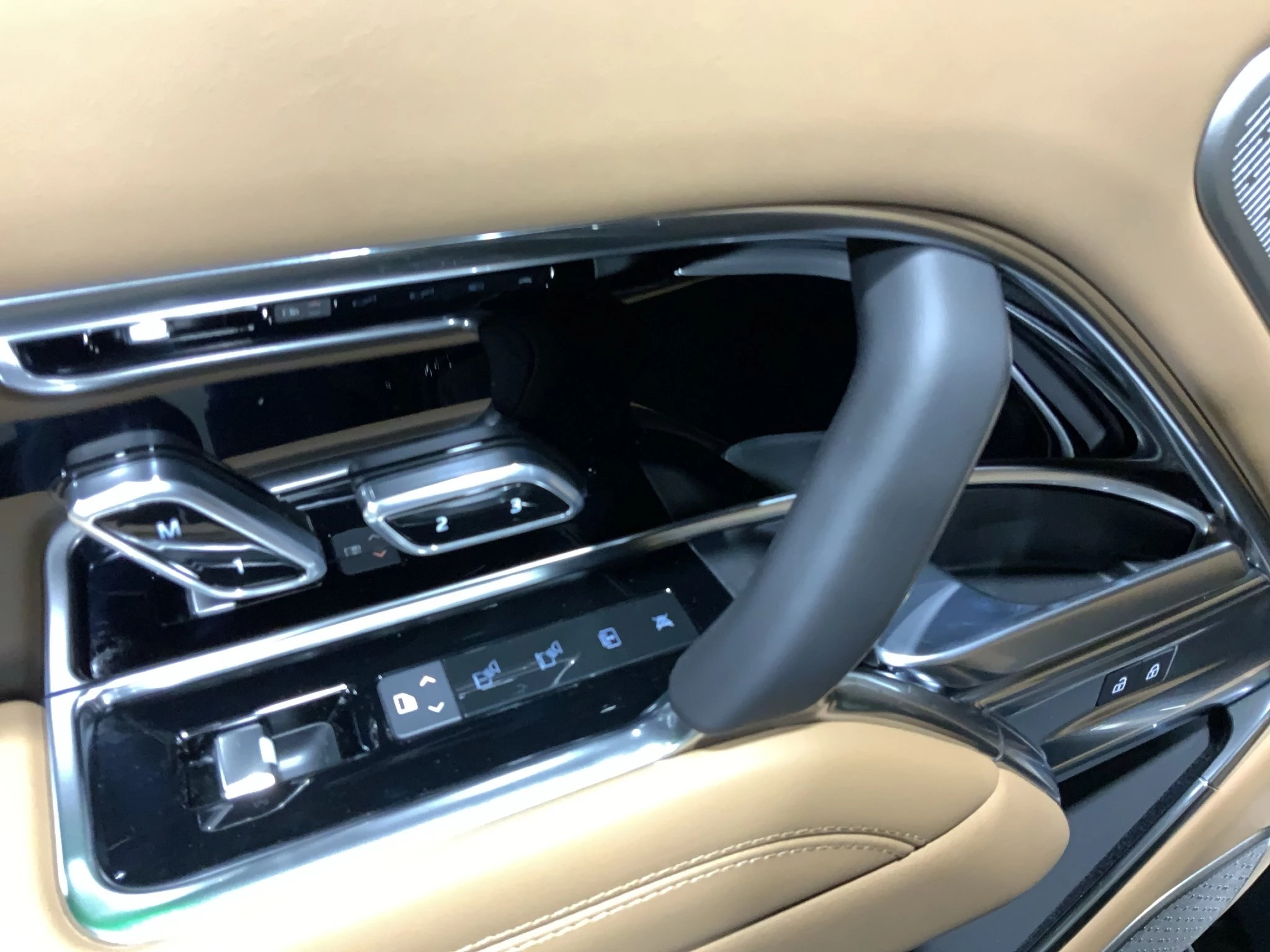 Land Rover-Range Rover-image-20