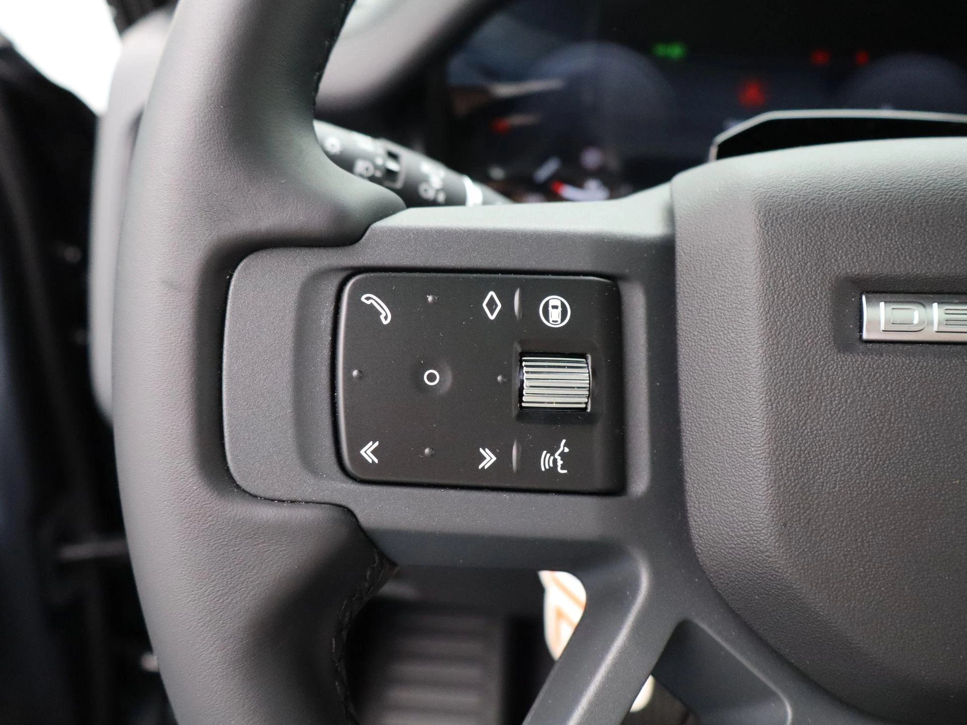 Land Rover Defender 110 2.0 P300e 110 Dynamic Edition