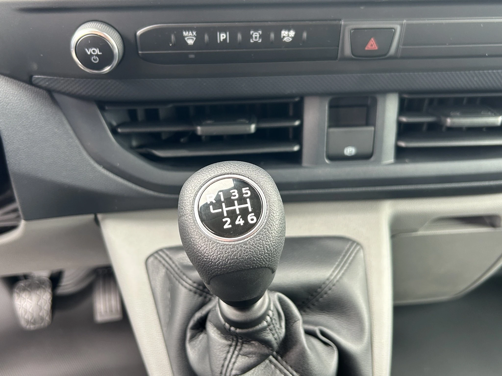 Ford-Transit Custom-image-12
