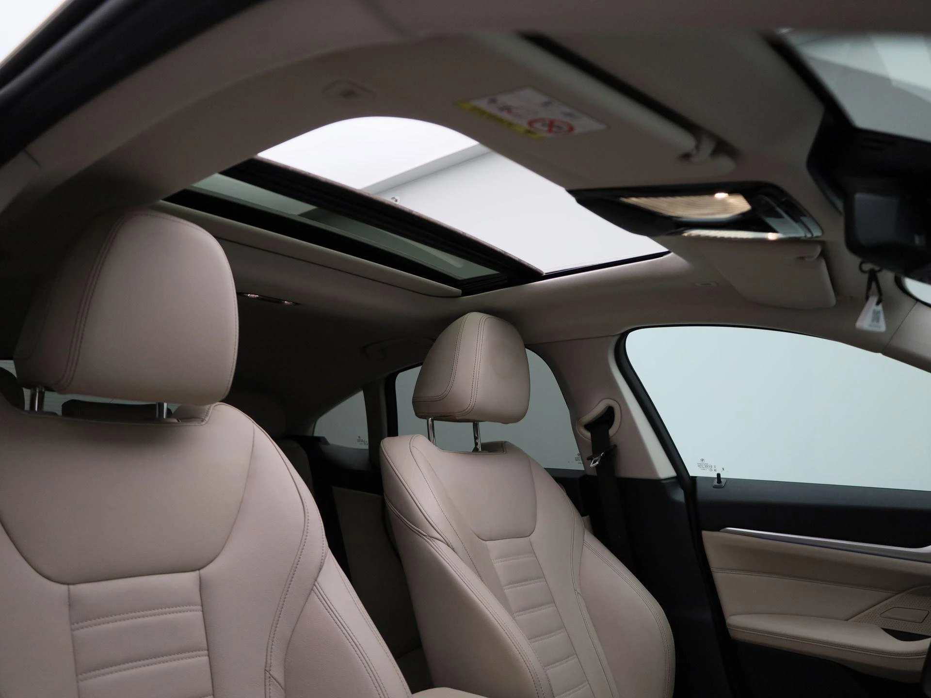 BMW-i4-image-41