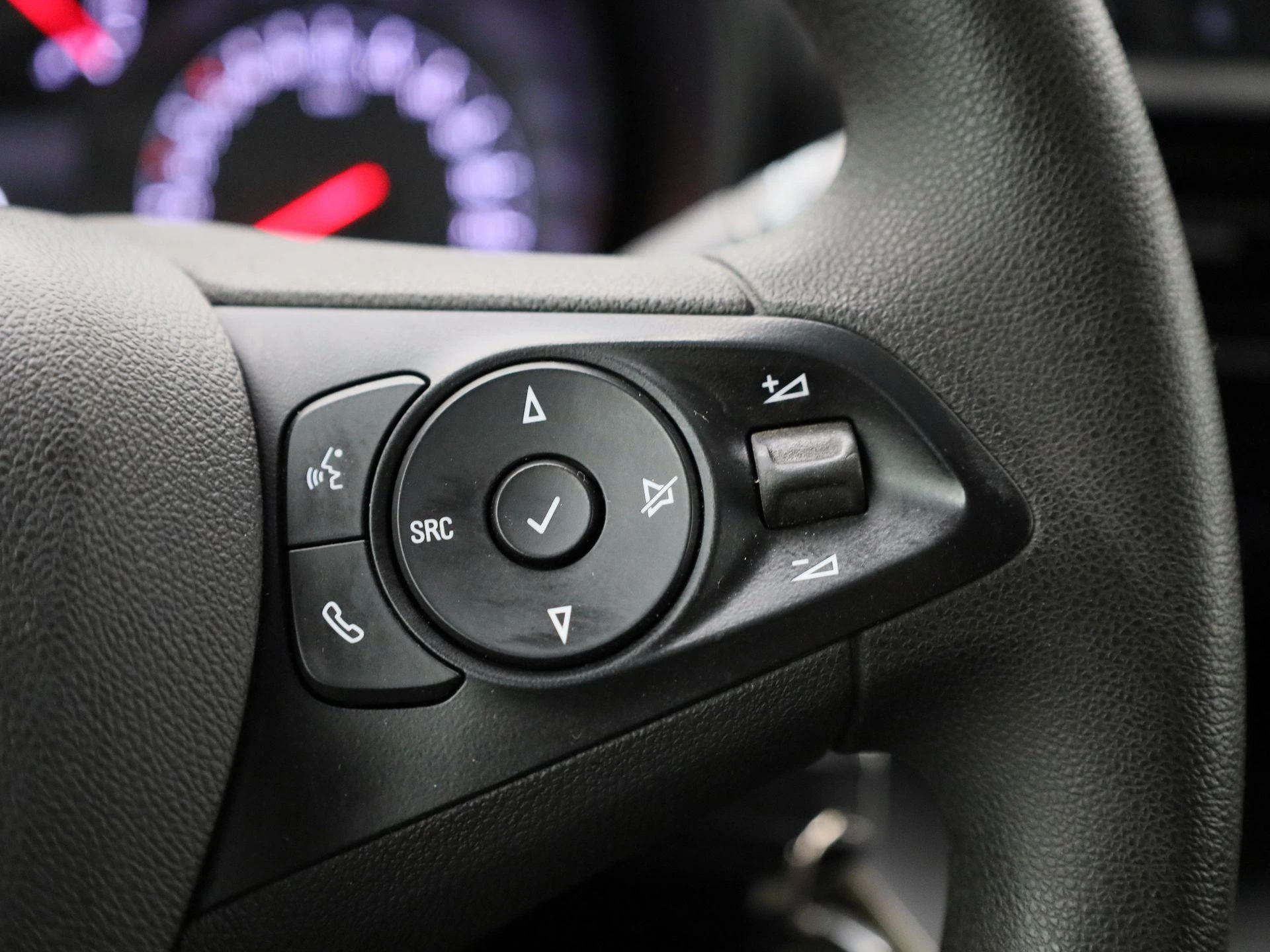 Opel-Combo Life-image-23