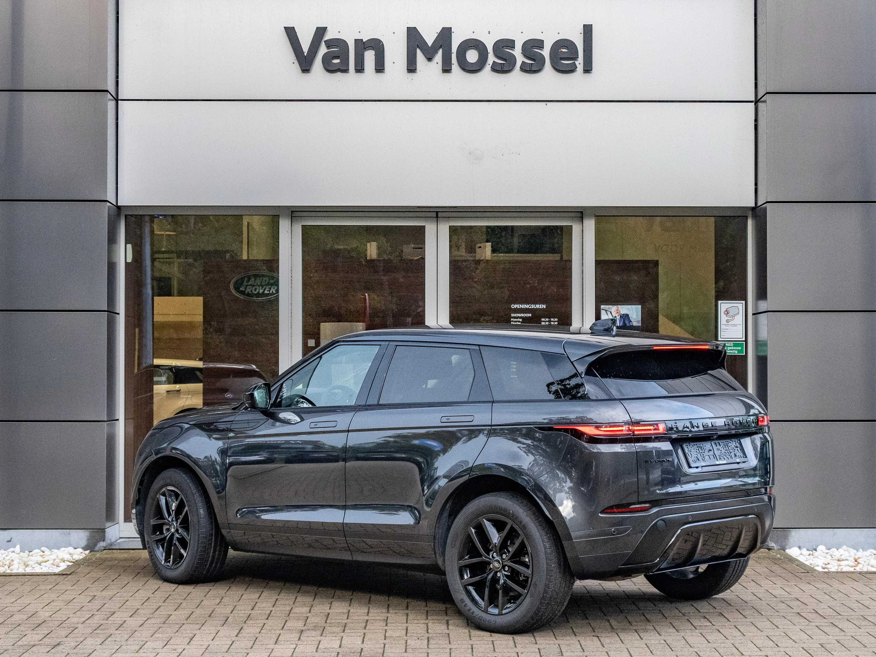 Land Rover-Range Rover Evoque-image-3