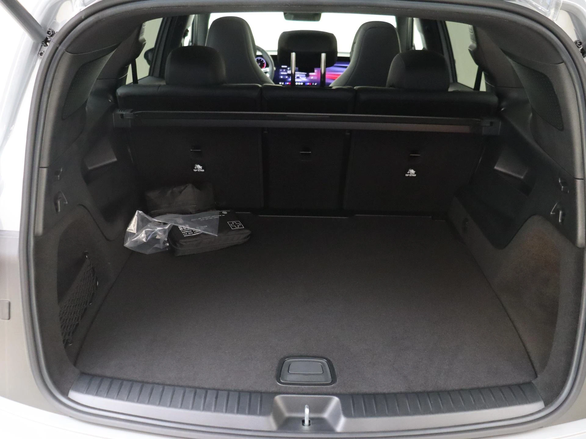 Mercedes-Benz-GLB-image-27