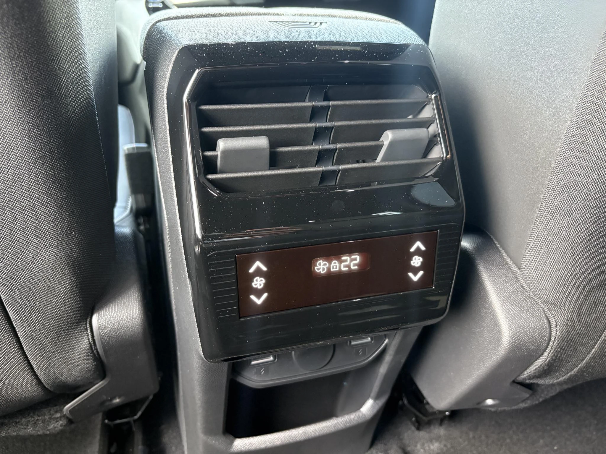 Peugeot-e-5008-image-21