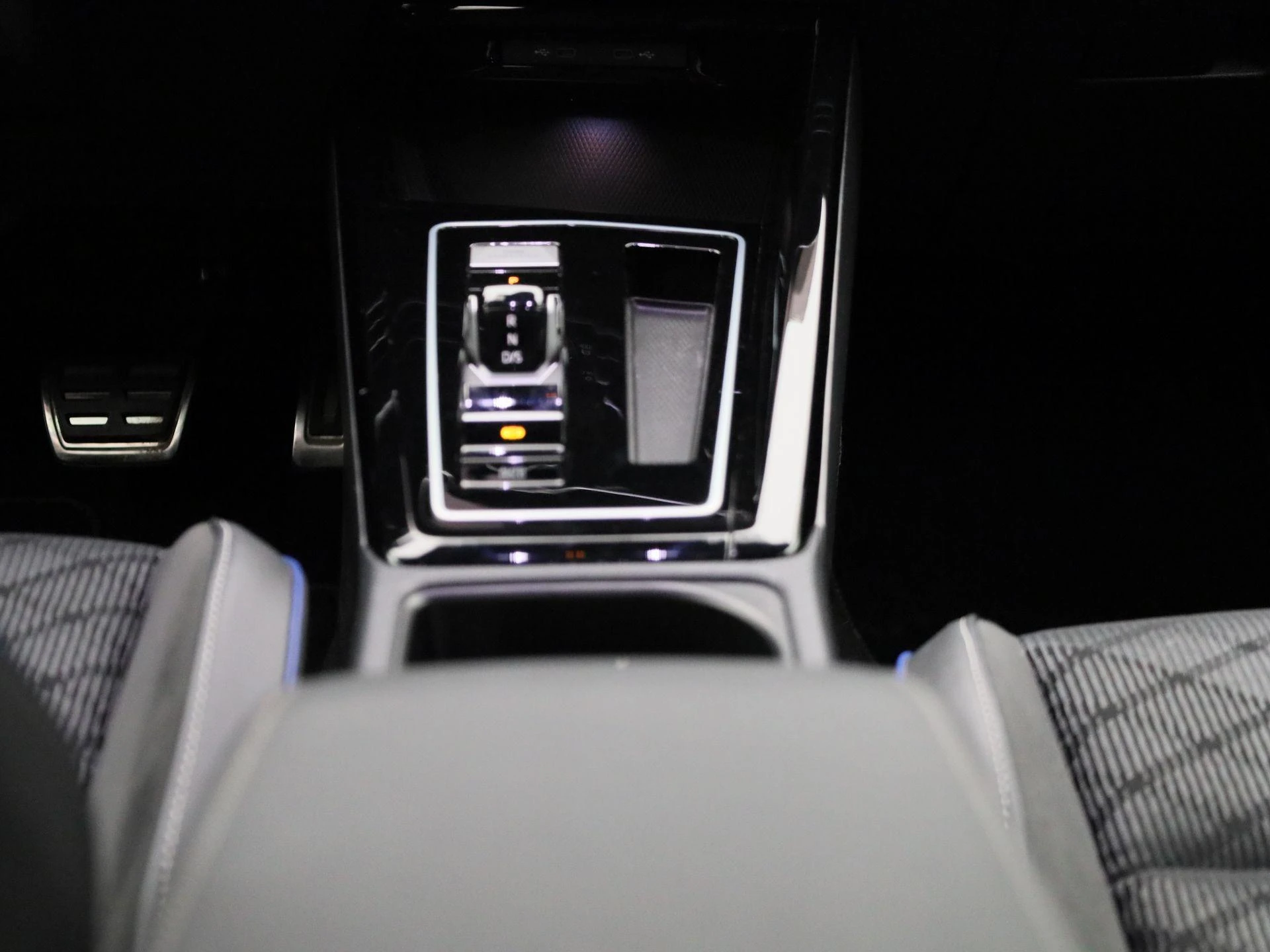 Volkswagen-Golf-image-9