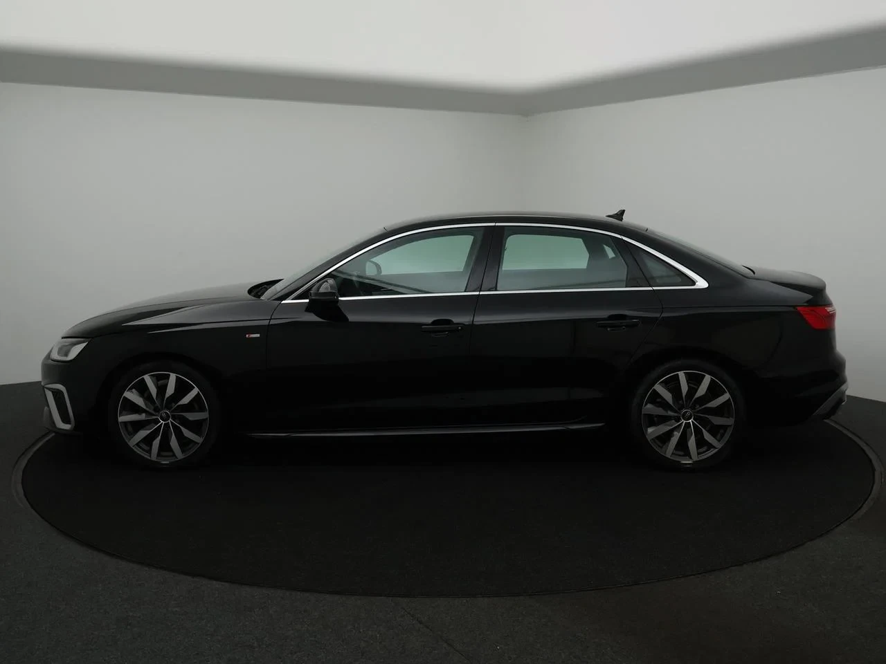 Audi-A4-image-6