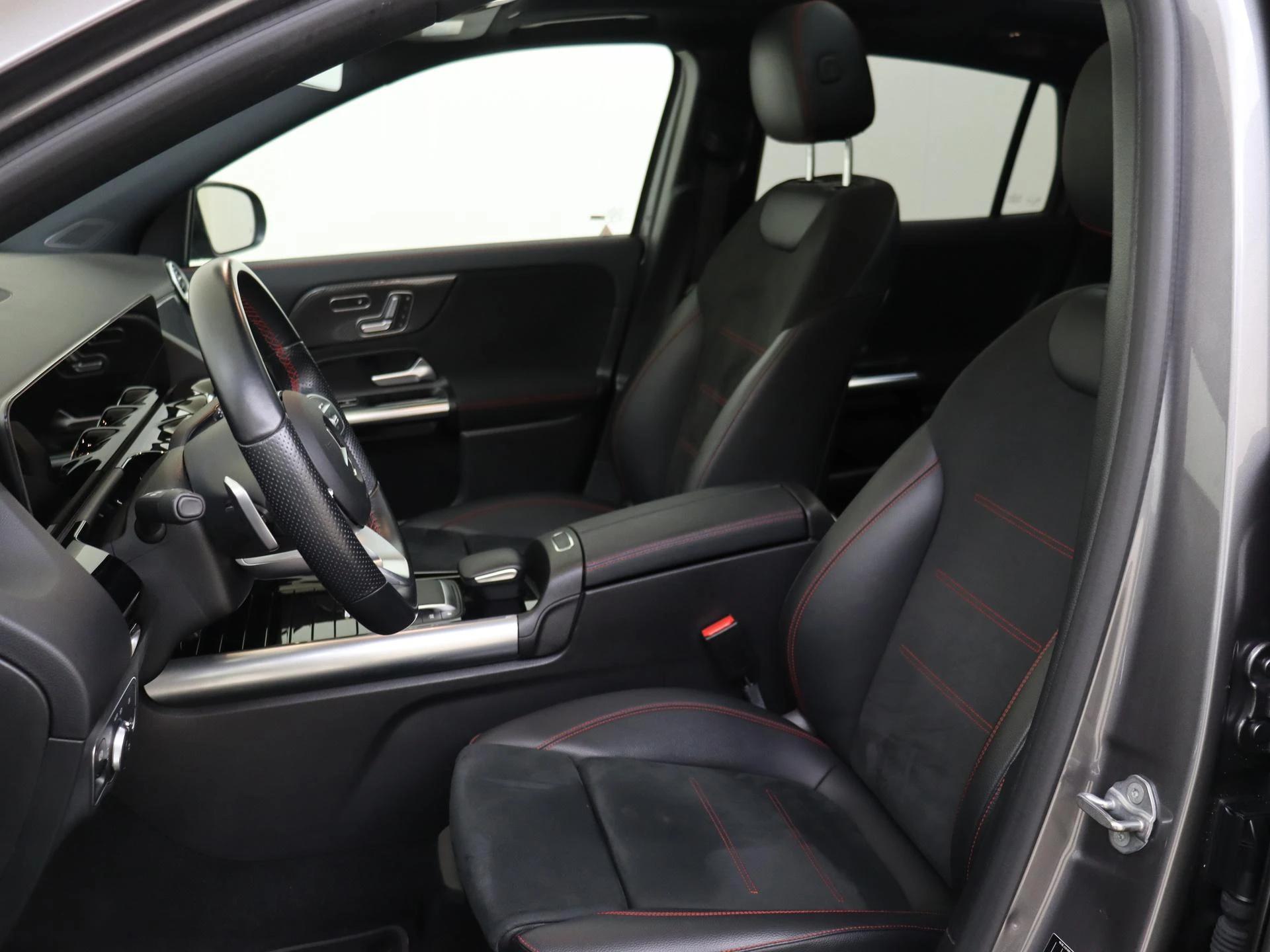 Mercedes-Benz-GLA-image-2
