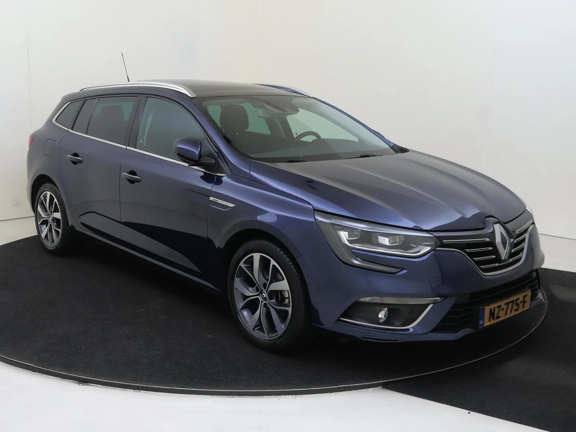 Renault-Mégane Estate-image-1