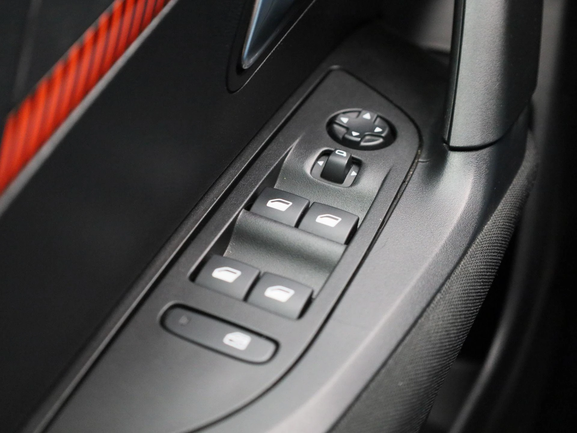 Peugeot-e-2008-image-29