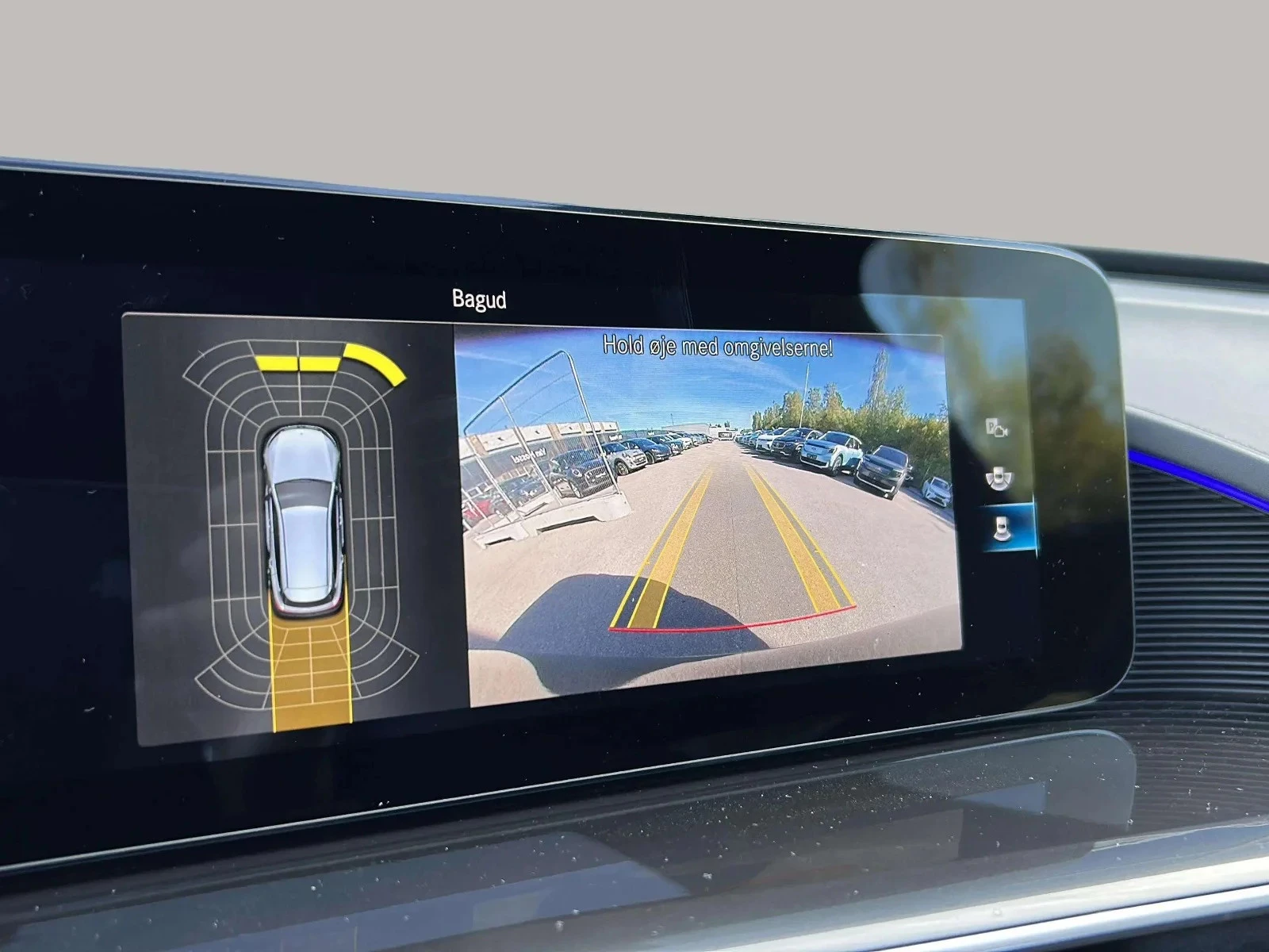 Mercedes-Benz-EQC-image-19